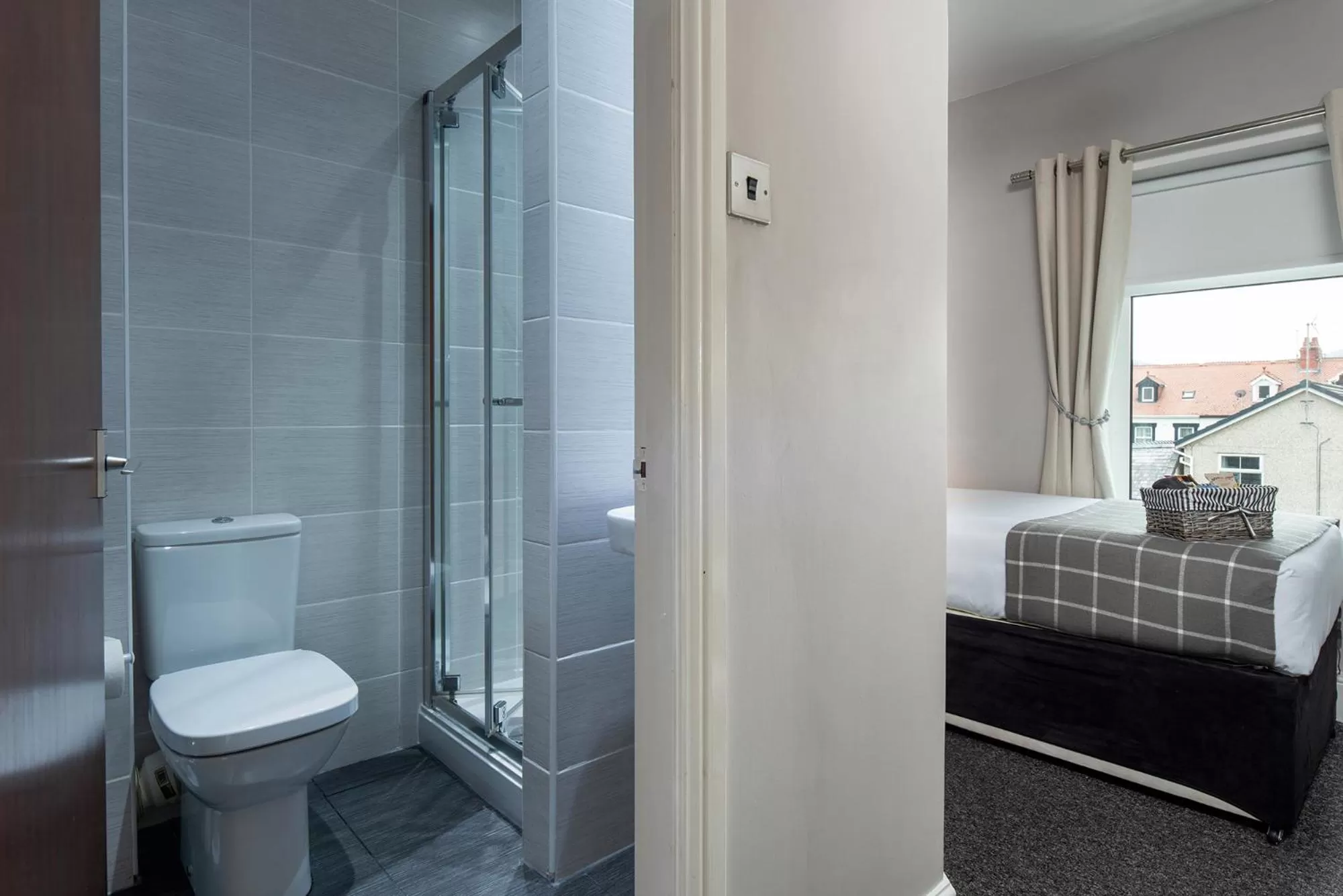 Toilet, Bed in Pebble House