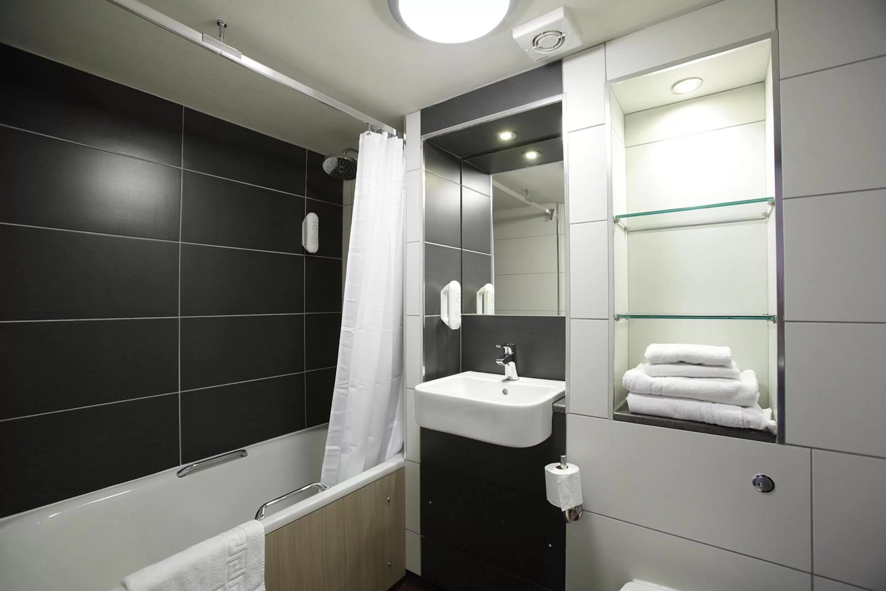 Bathroom in The King's Highway Wetherspoon