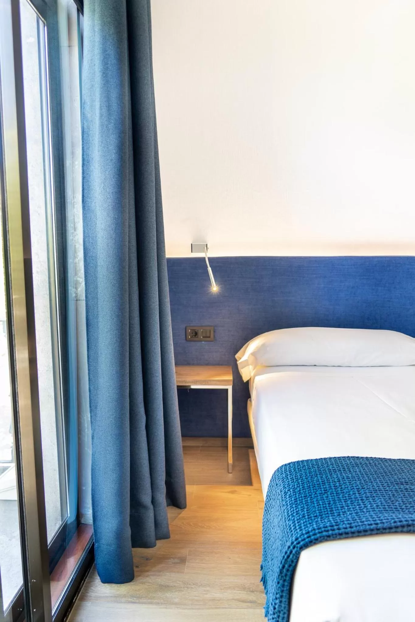 Bedroom, Bed in Caledonian