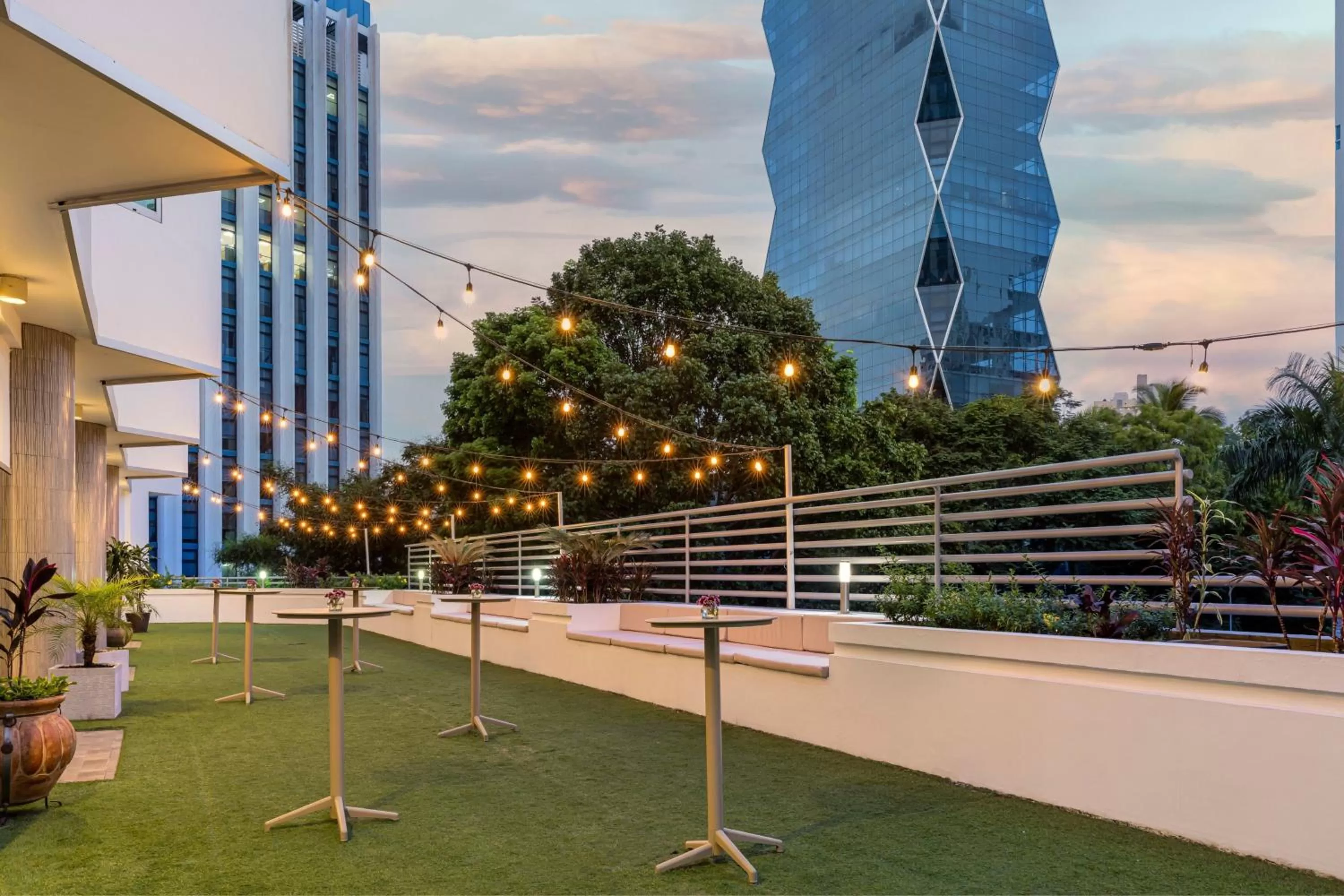 Restaurant/places to eat in Marriott Executive Apartments Panama City, Finisterre