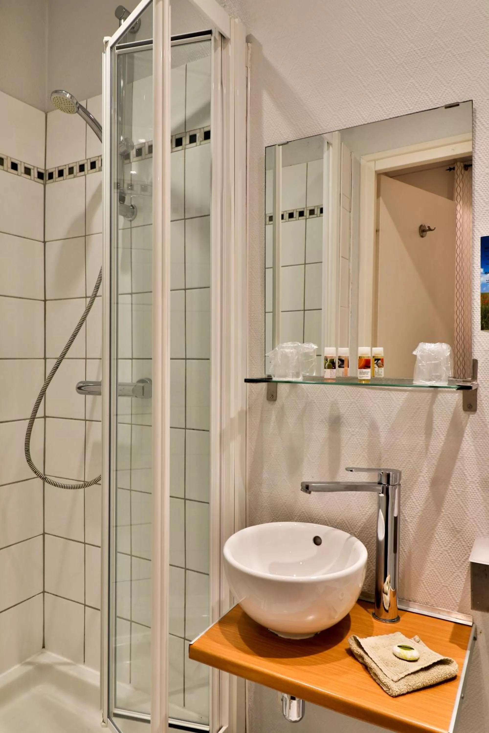 Shower in Hotel Victor Hugo Nice