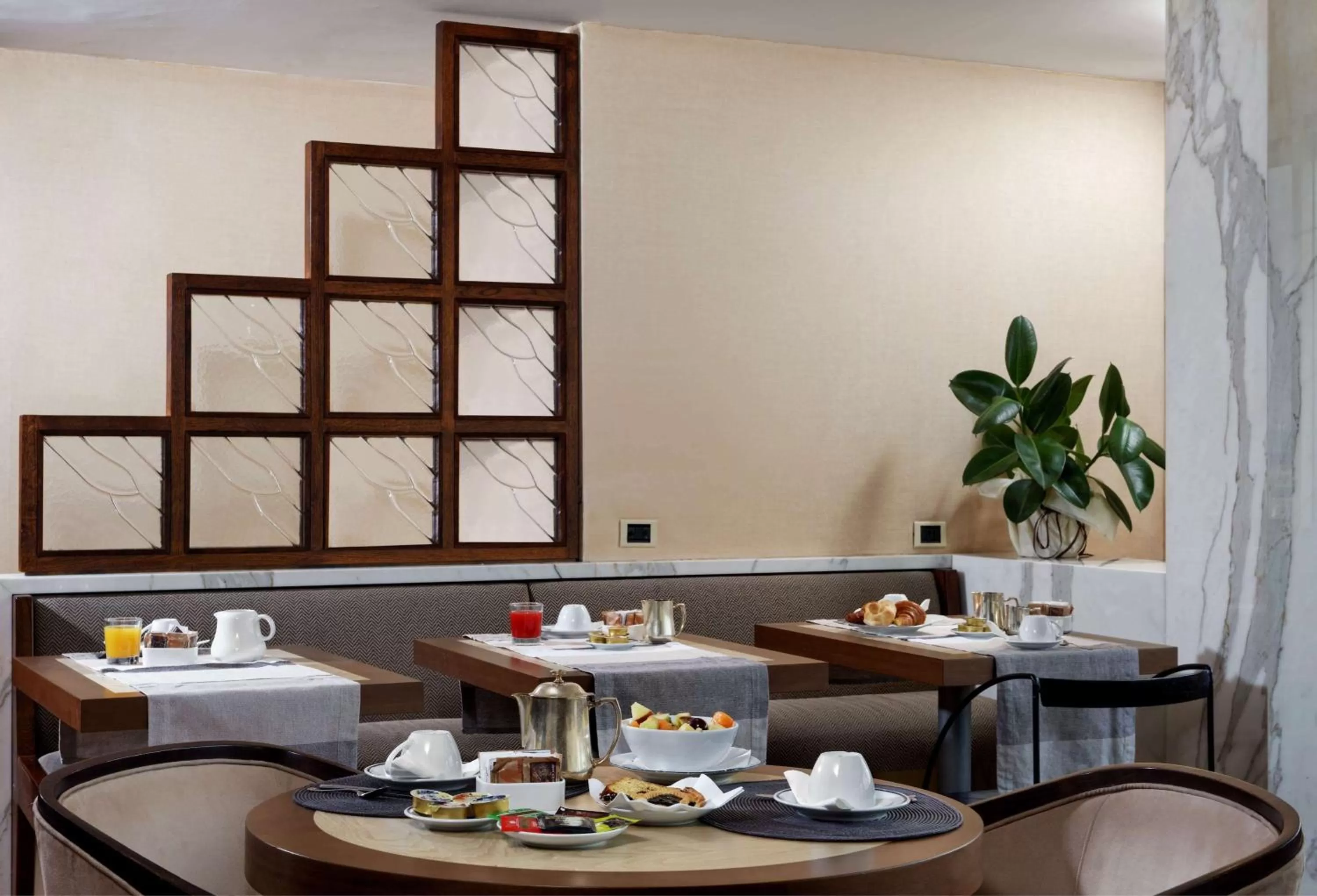 Restaurant/places to eat in Best Western Hotel Piccadilly