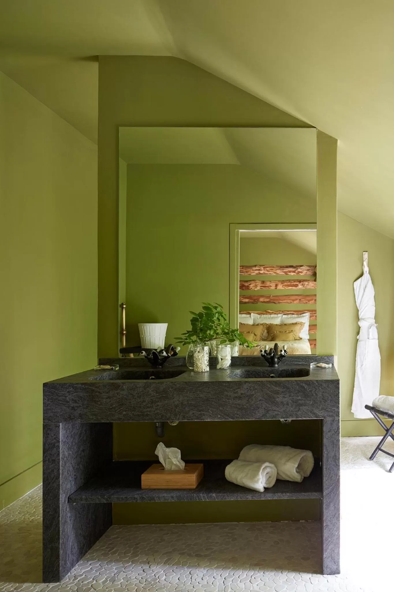 Decorative detail, Bathroom in Hôtel Domaine de Raba Bordeaux Sud