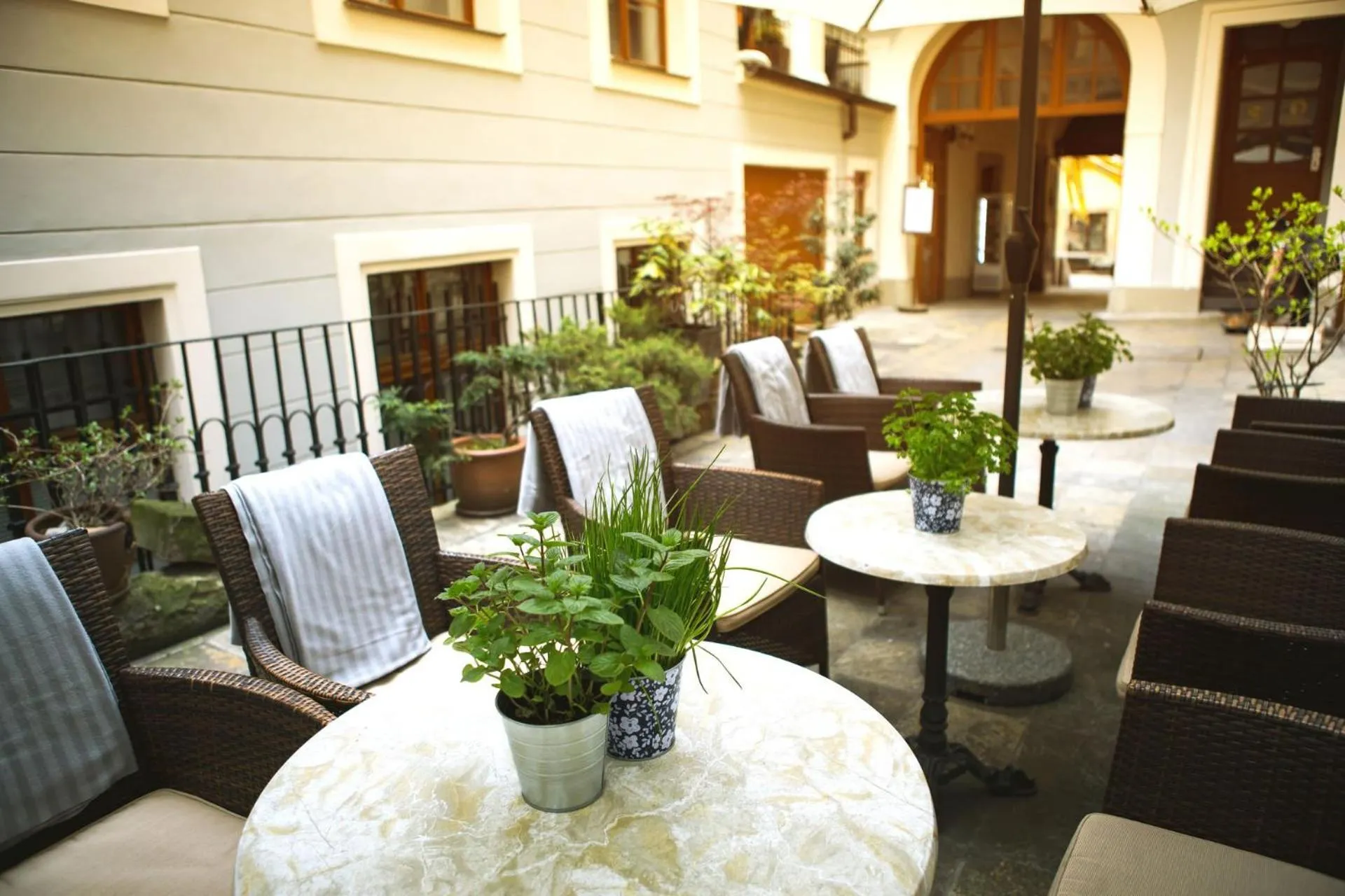 Breakfast in Hotel Metamorphis