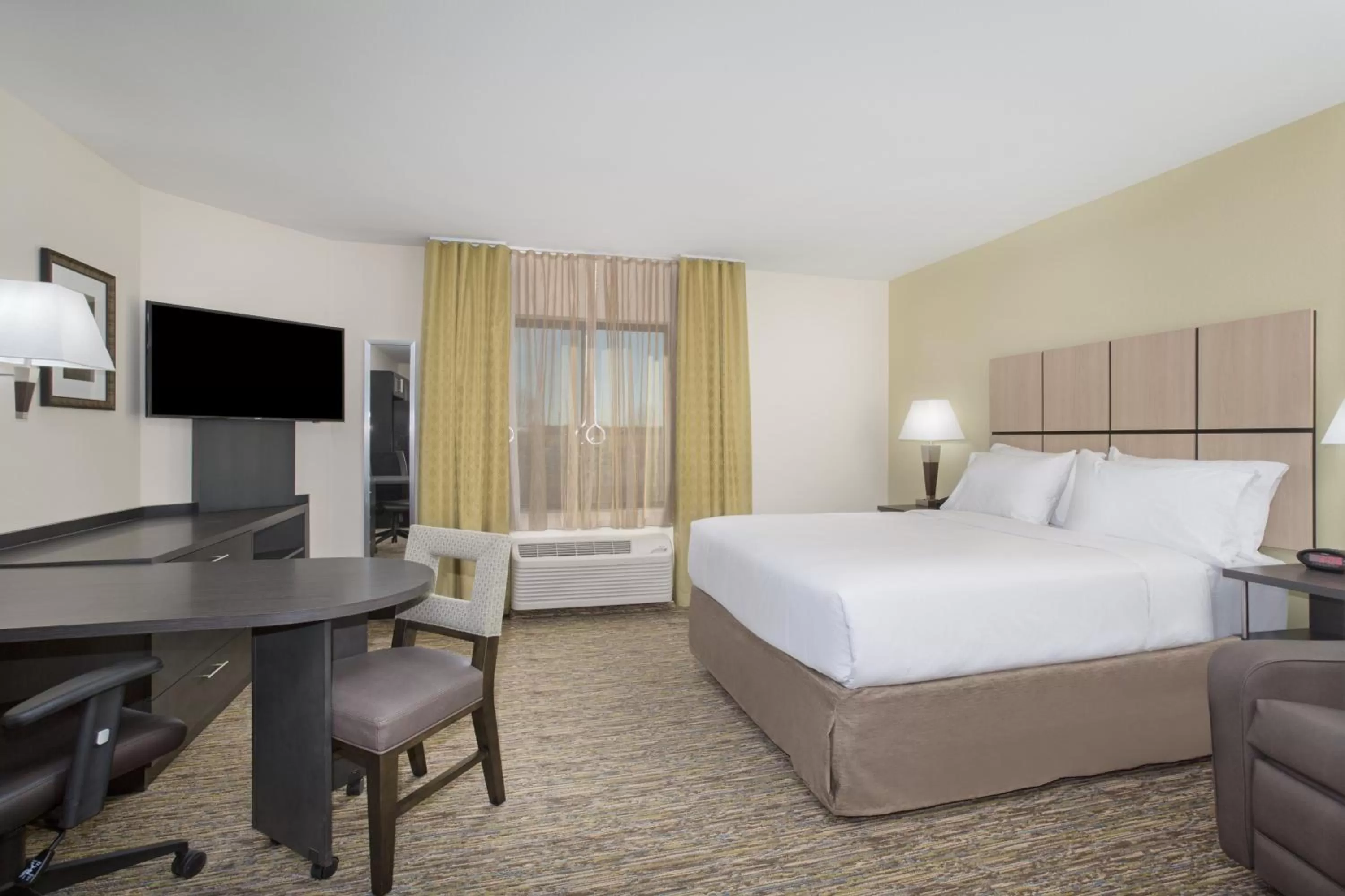Photo of the whole room, Bed in Candlewood Suites Pueblo by IHG