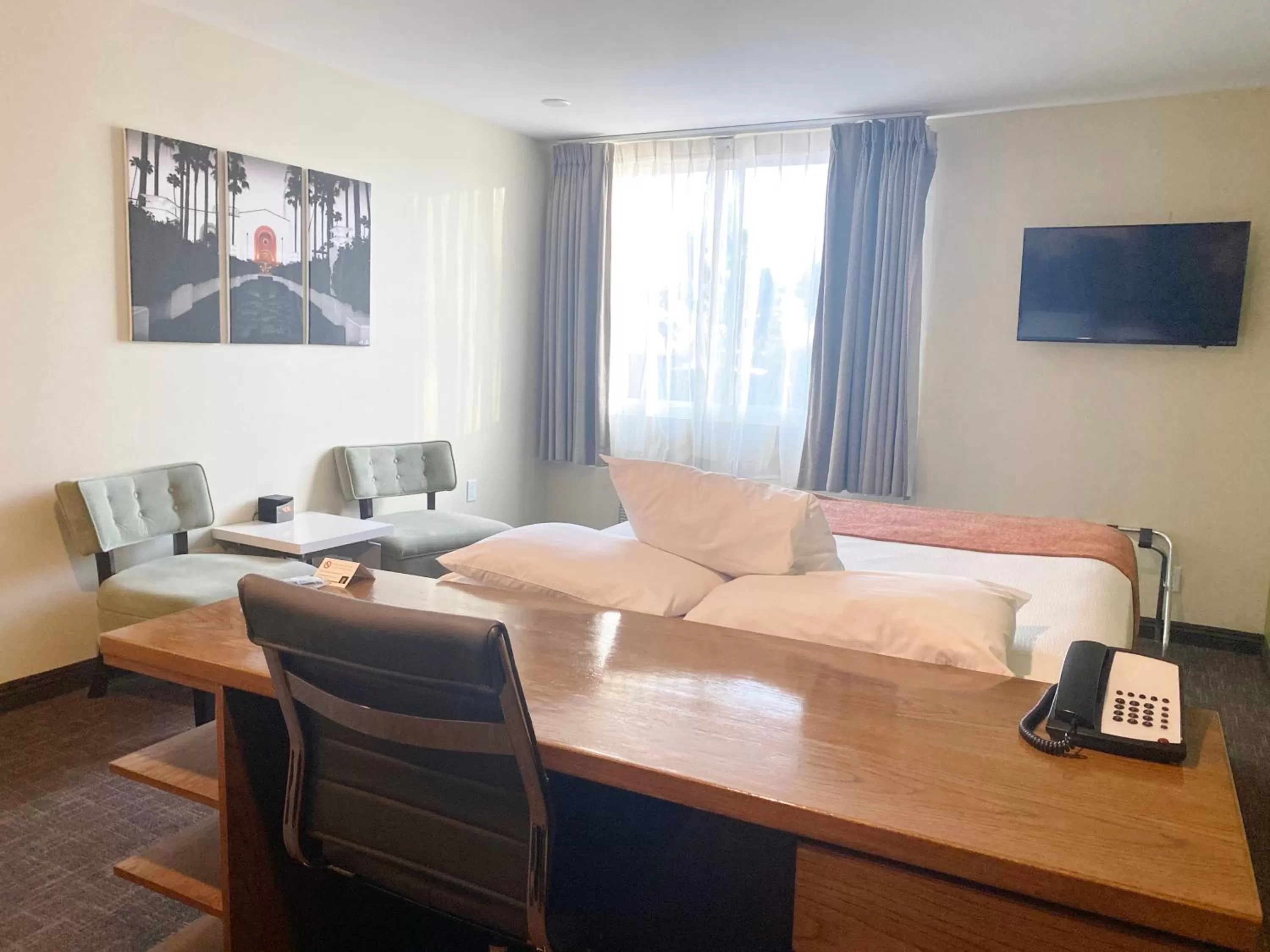 Bed in Redac Gateway Hotel Torrance