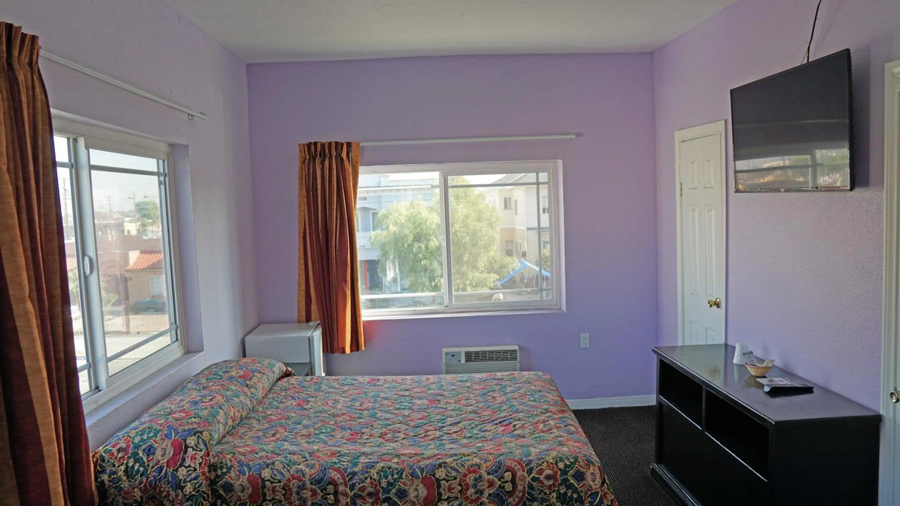 Bed in Antonio Hotel - Downtown Los Angeles, near Hollywood