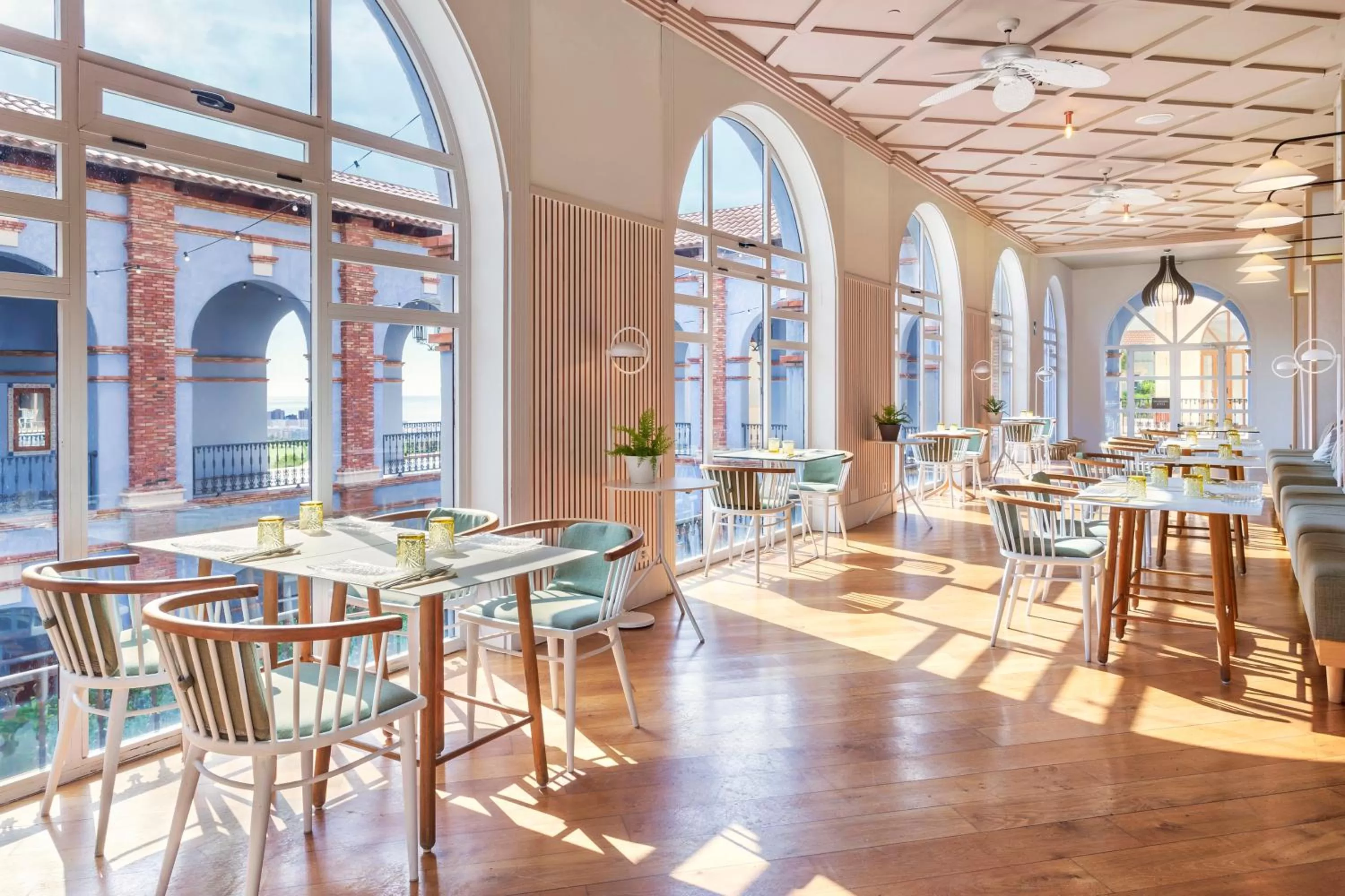 Restaurant/places to eat in Melia Villaitana