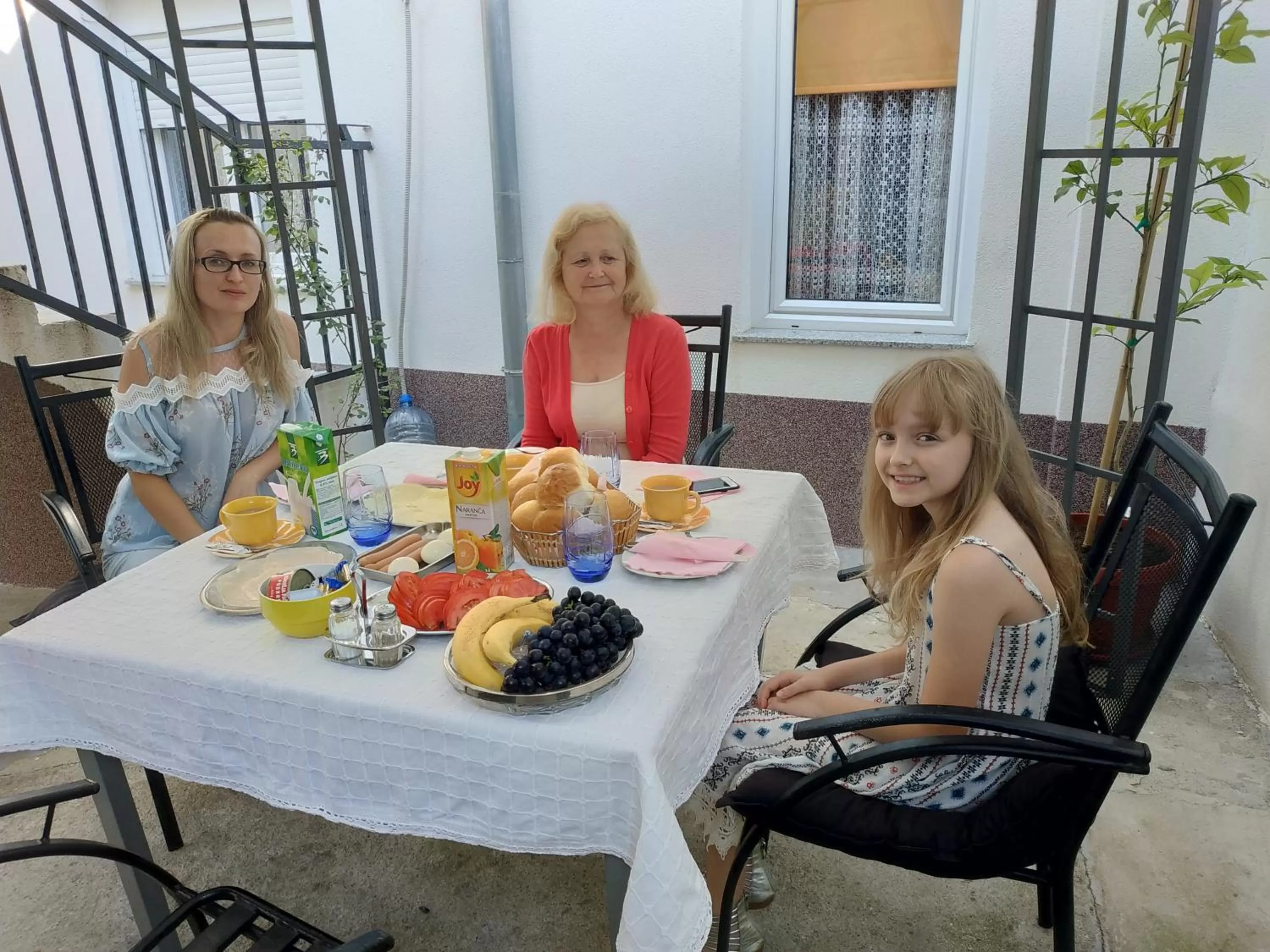 Breakfast in Guest House Nana