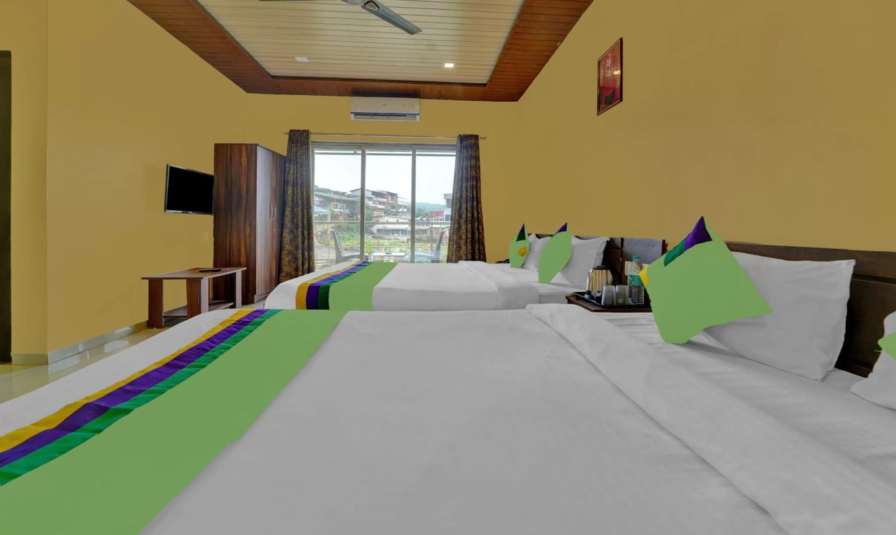 Bed in Treebo Trend Iceberg