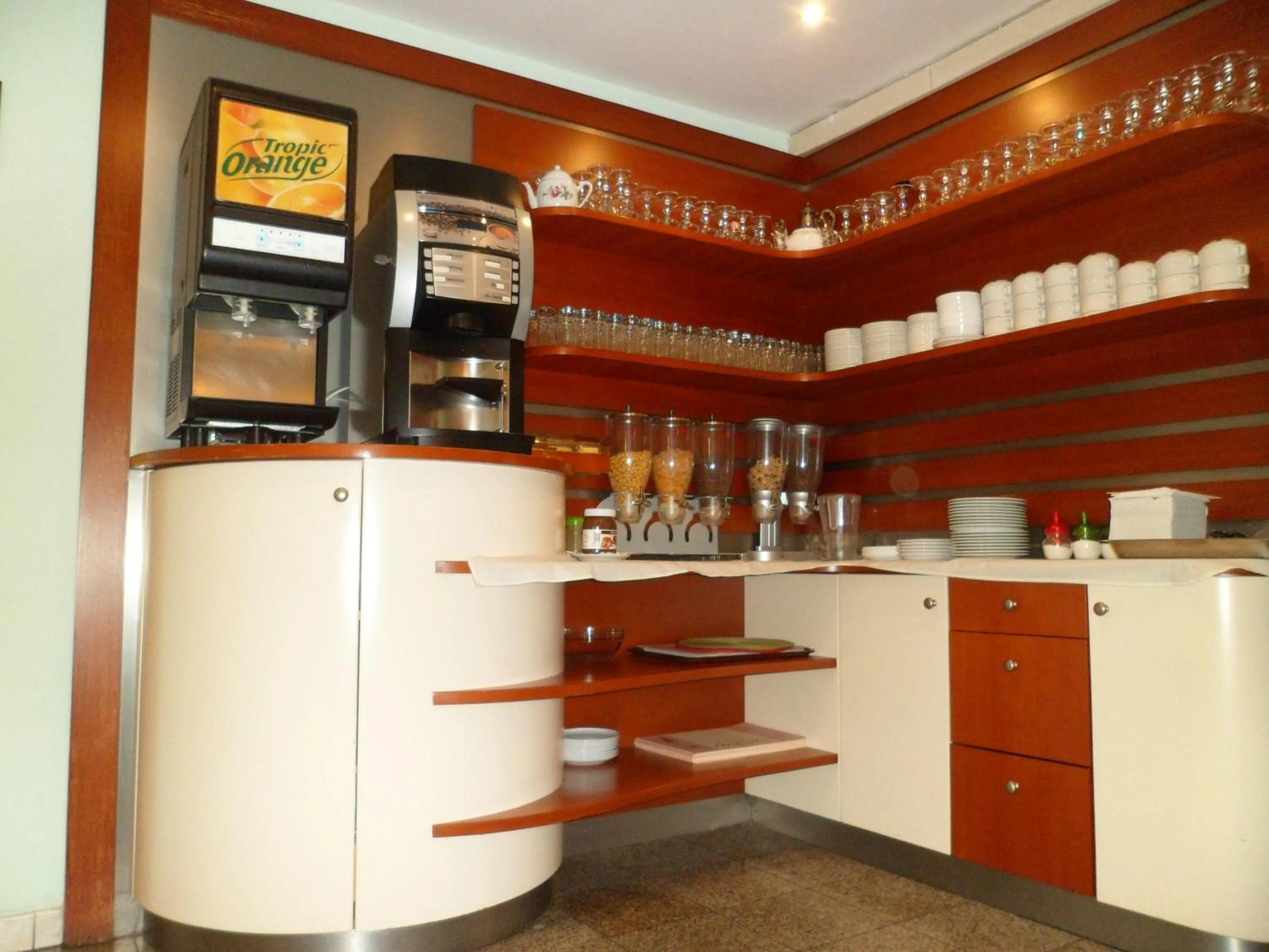 Restaurant/places to eat in Hôtel De Paris Opera