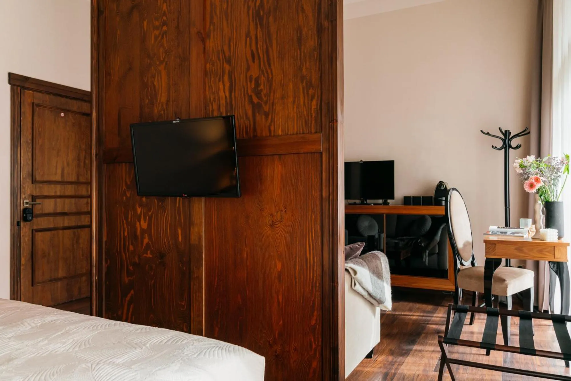 Bed in Topolowa Residence - LoftAffair Collection