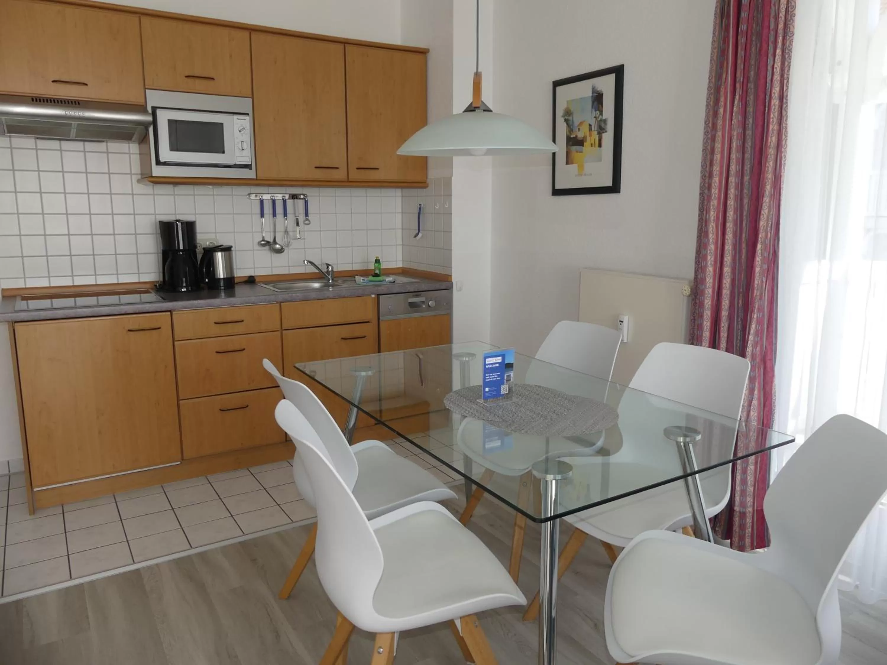 Kitchen or kitchenette, Kitchen/Kitchenette in Apartmenthaus Binzer Sterne
