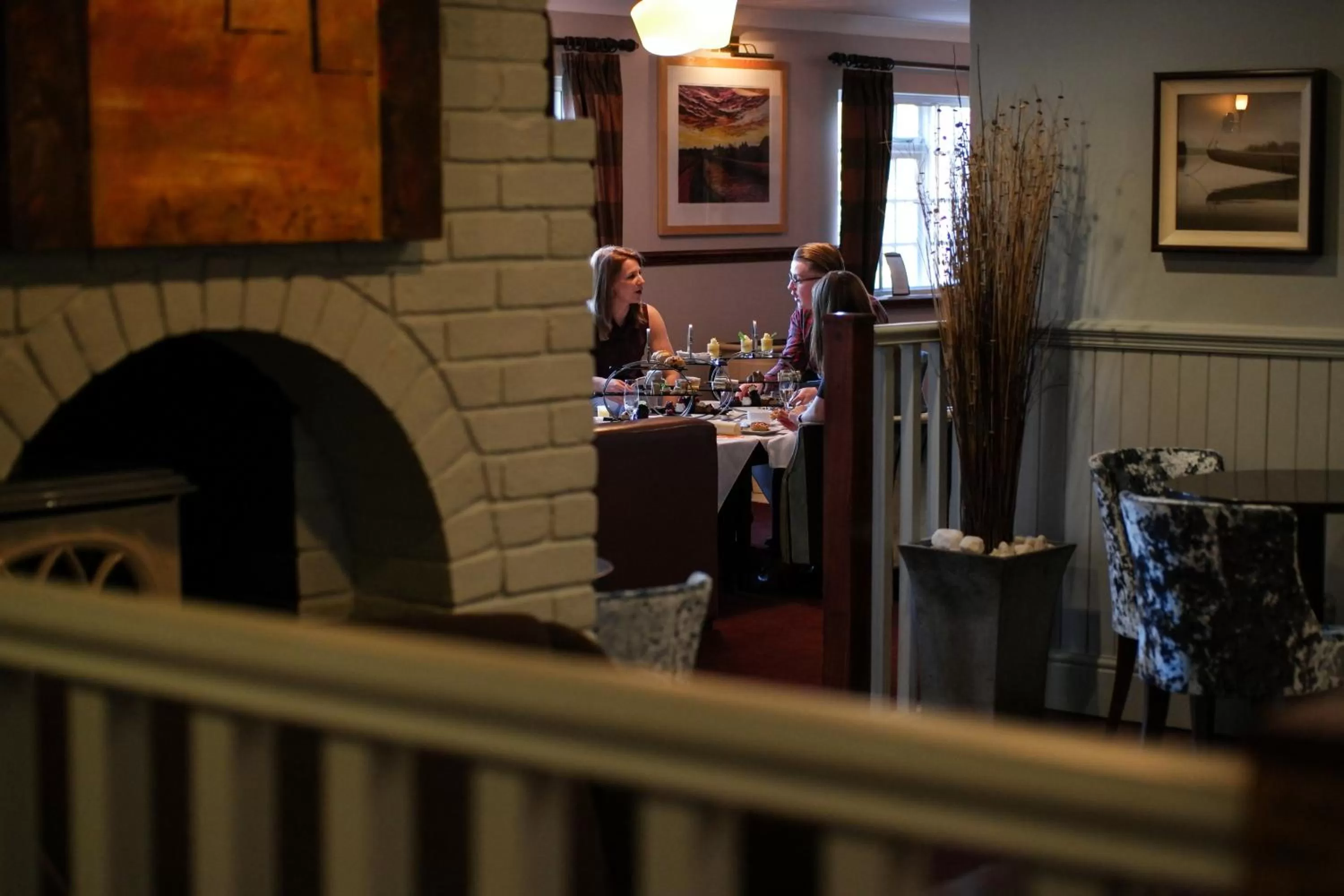 Lounge or bar in Crown Lodge Hotel