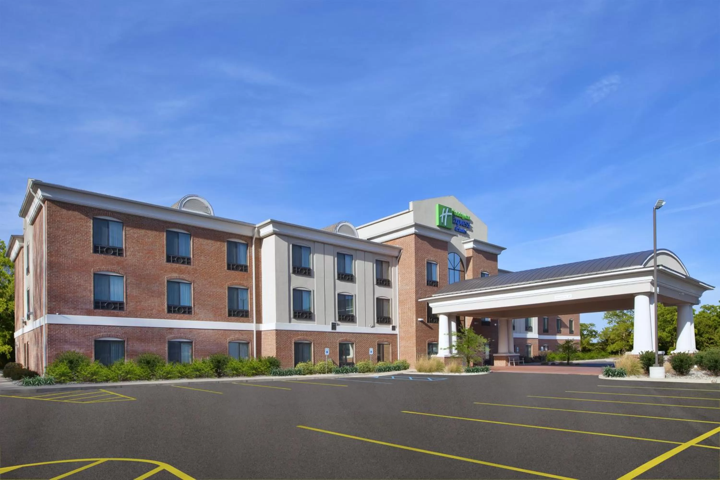Property building in Holiday Inn Express Niles by IHG