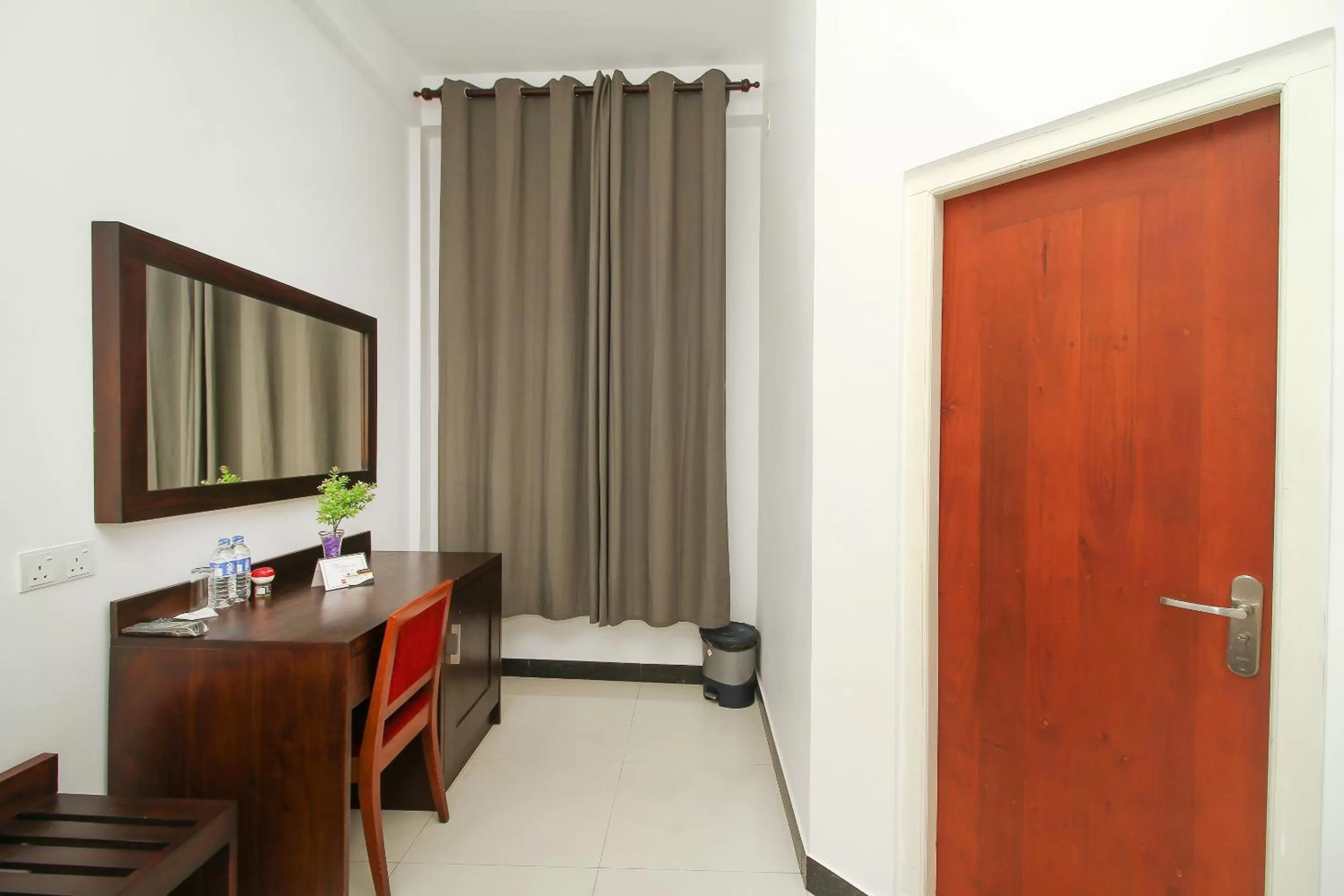 Bedroom, TV/Entertainment Center in Hotel 198 Negombo