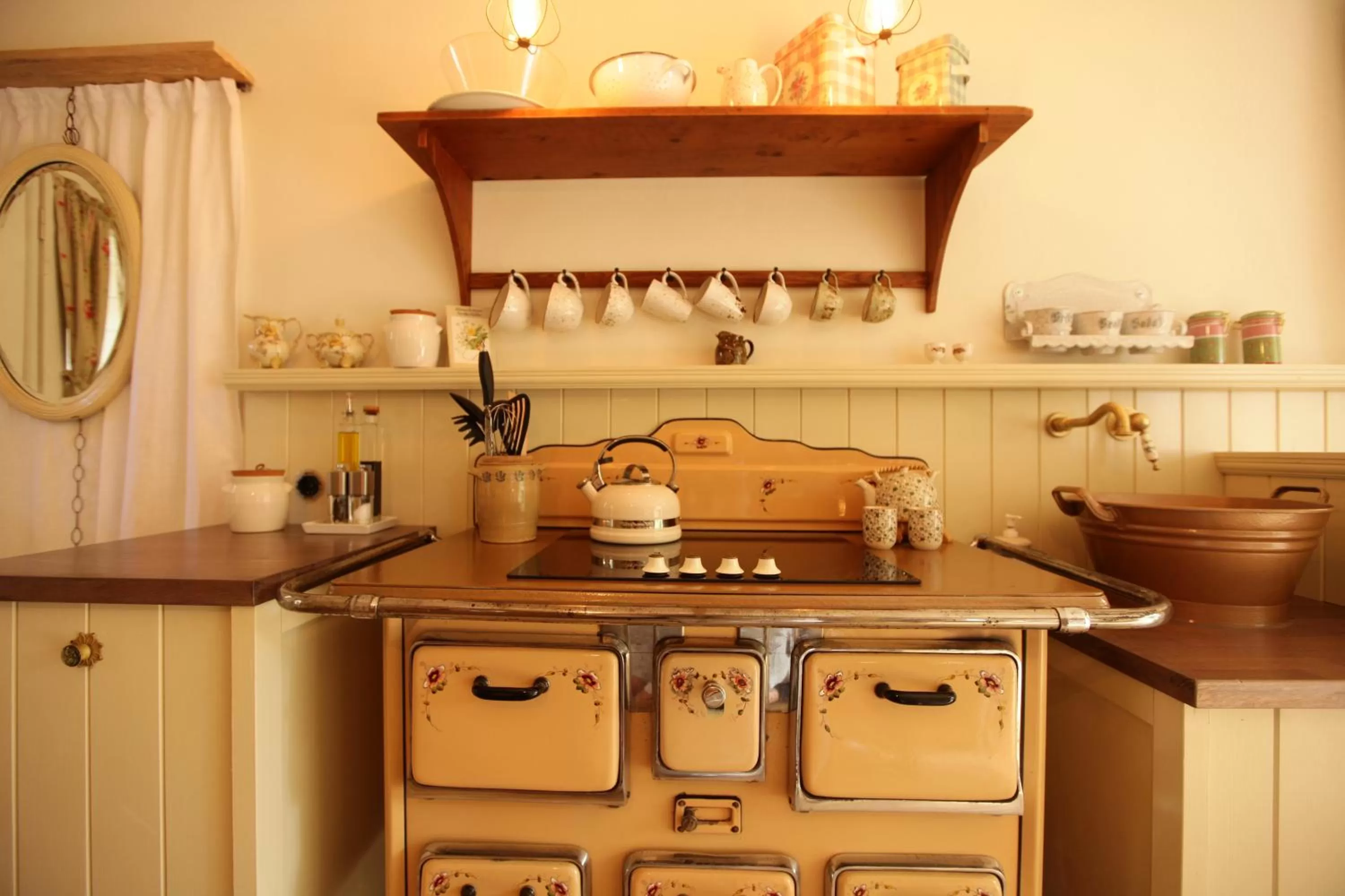 Kitchen or kitchenette, Kitchen/Kitchenette in Weißt Du noch - Gästehäuser & Suiten