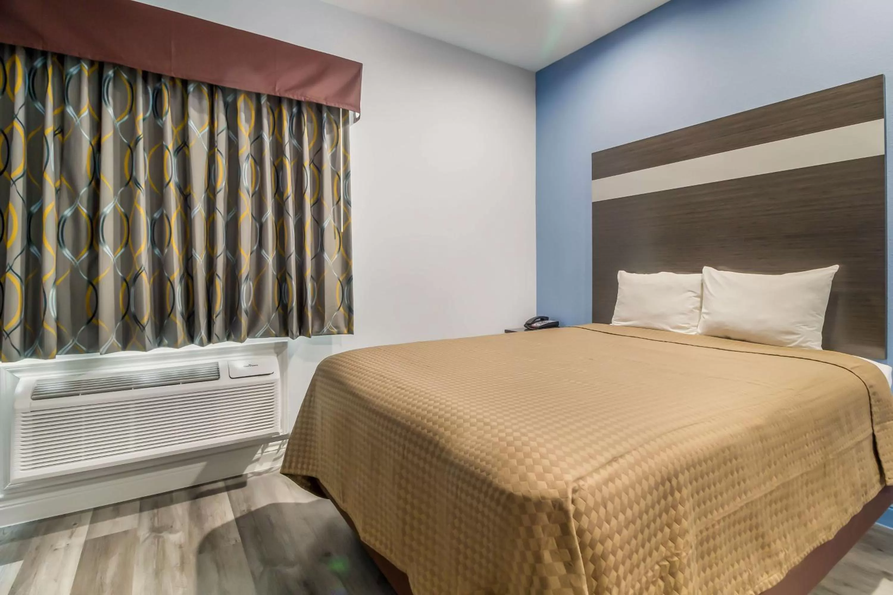 Bed in Studio 6 Deer Park, Tx