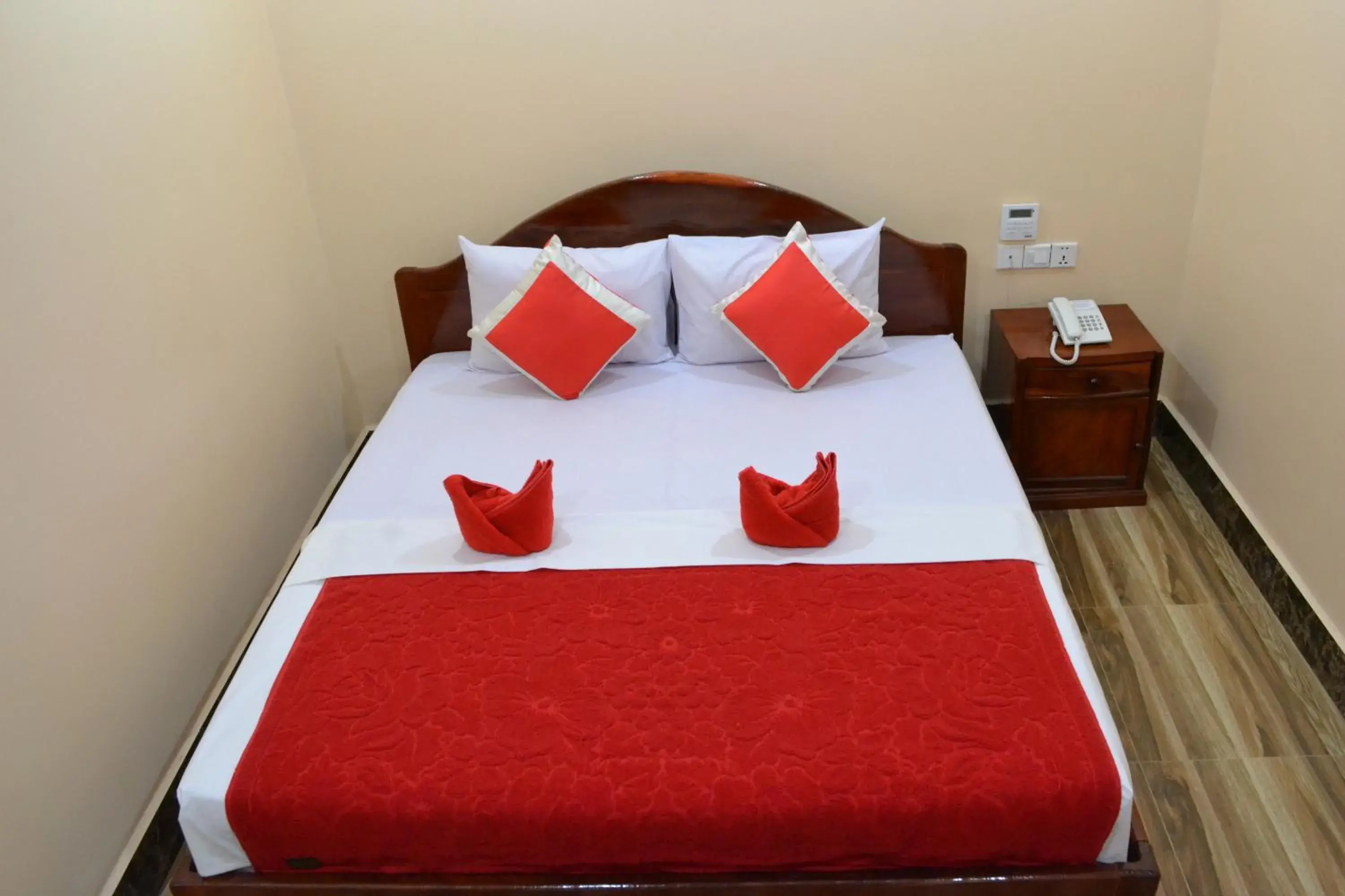 Single Room with Private Bathroom in Capital Battambang Hotel Single Room with Private Bathroom in Capital Battambang Hotel