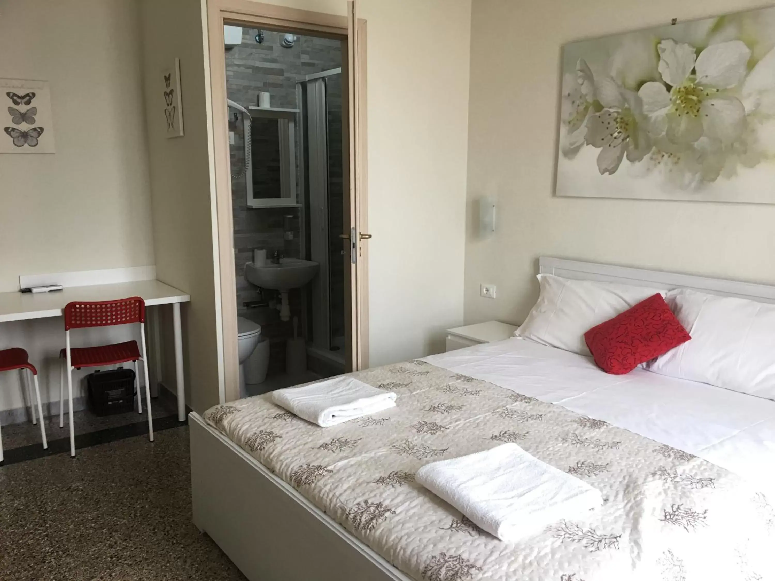 Triple Room with Private Bathroom in Aliante B&B Triple Room with Private Bathroom in Aliante B&B