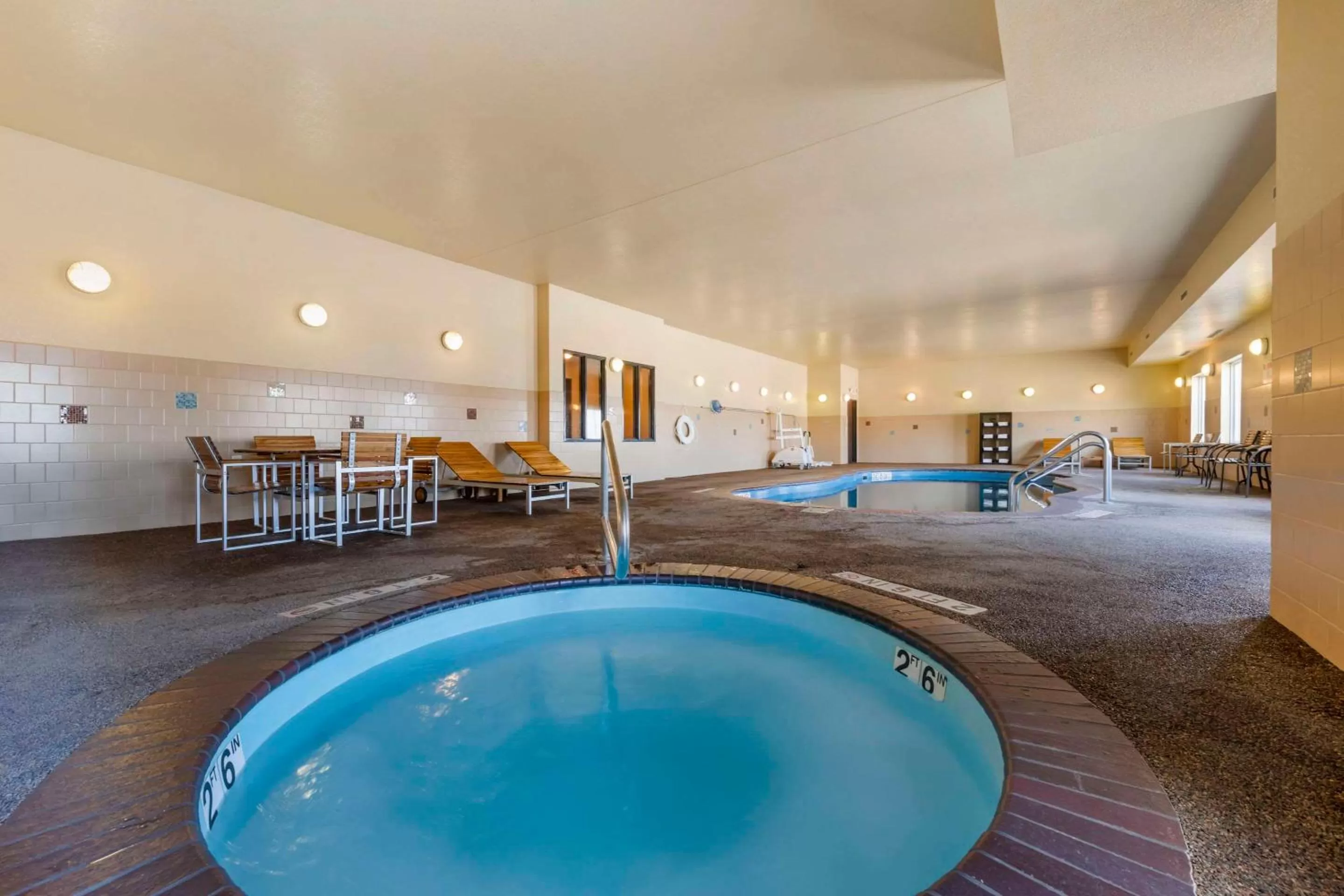 Swimming pool in Sleep Inn & Suites