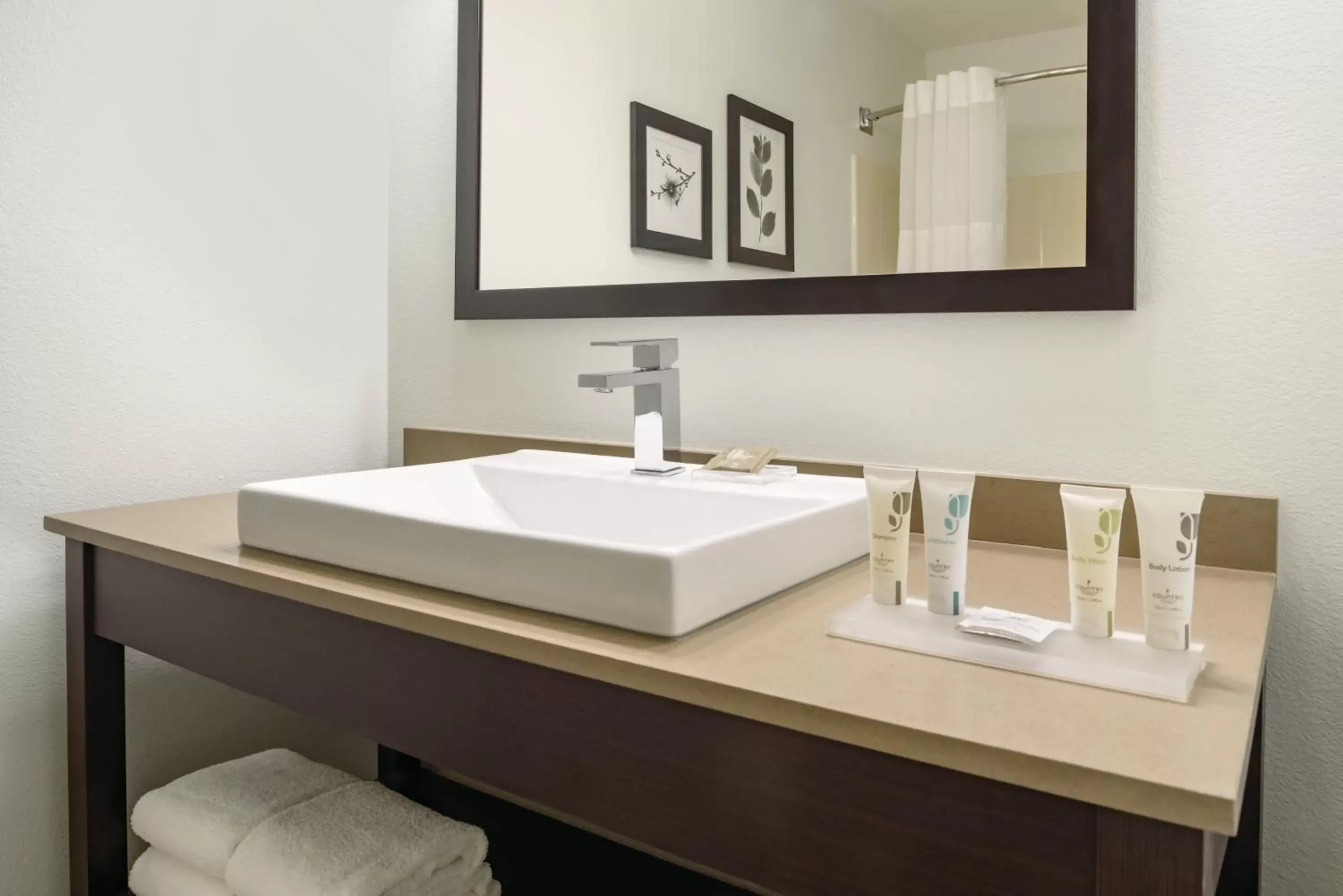 Queen Room - Non-Smoking in Country Inn & Suites by Radisson, Romeoville - Bolingbrook Queen Room - Non-Smoking in Country Inn & Suites by Radisson, Romeoville - Bolingbrook