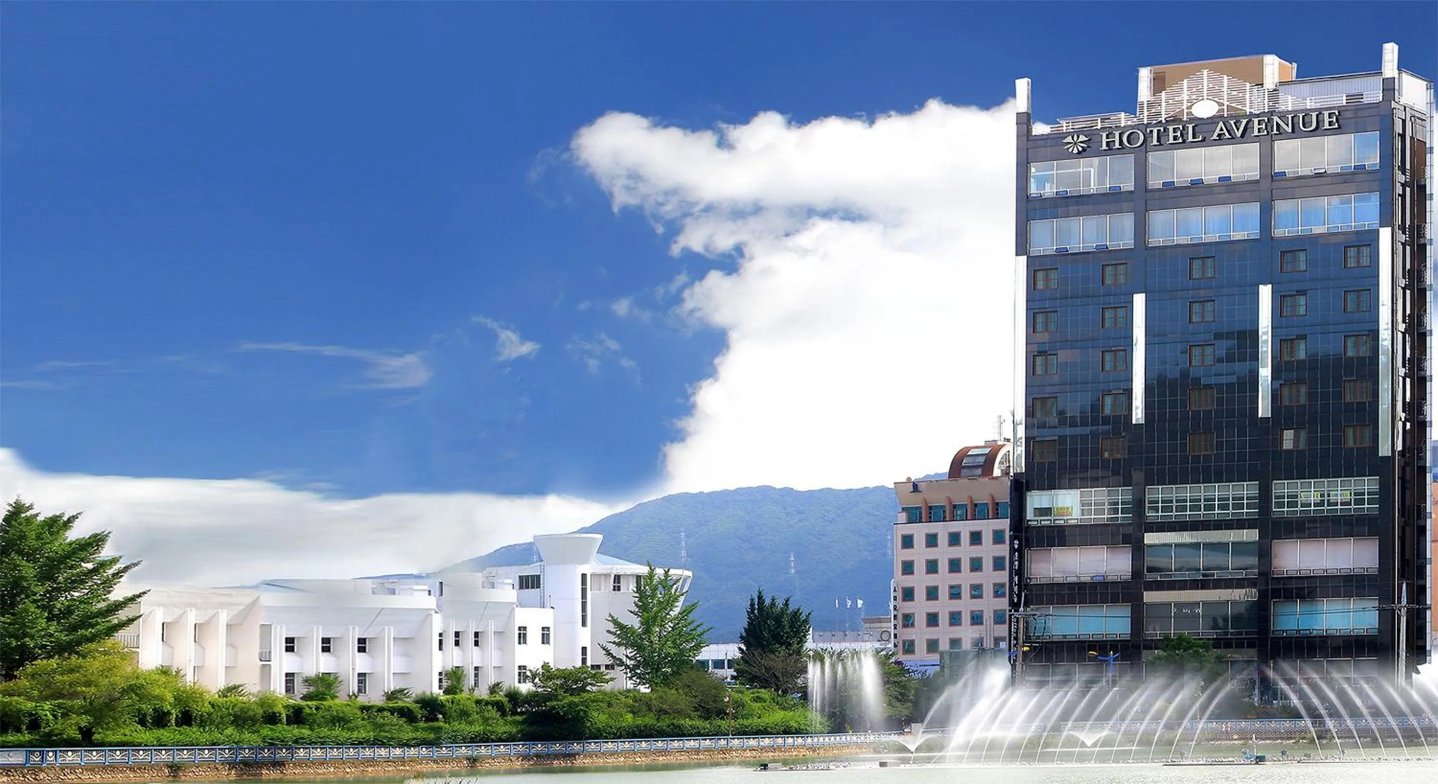 Property building in Hotel Avenue