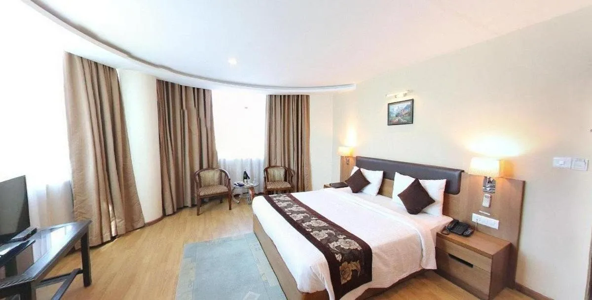 Bed in Hotel Mirage Regency