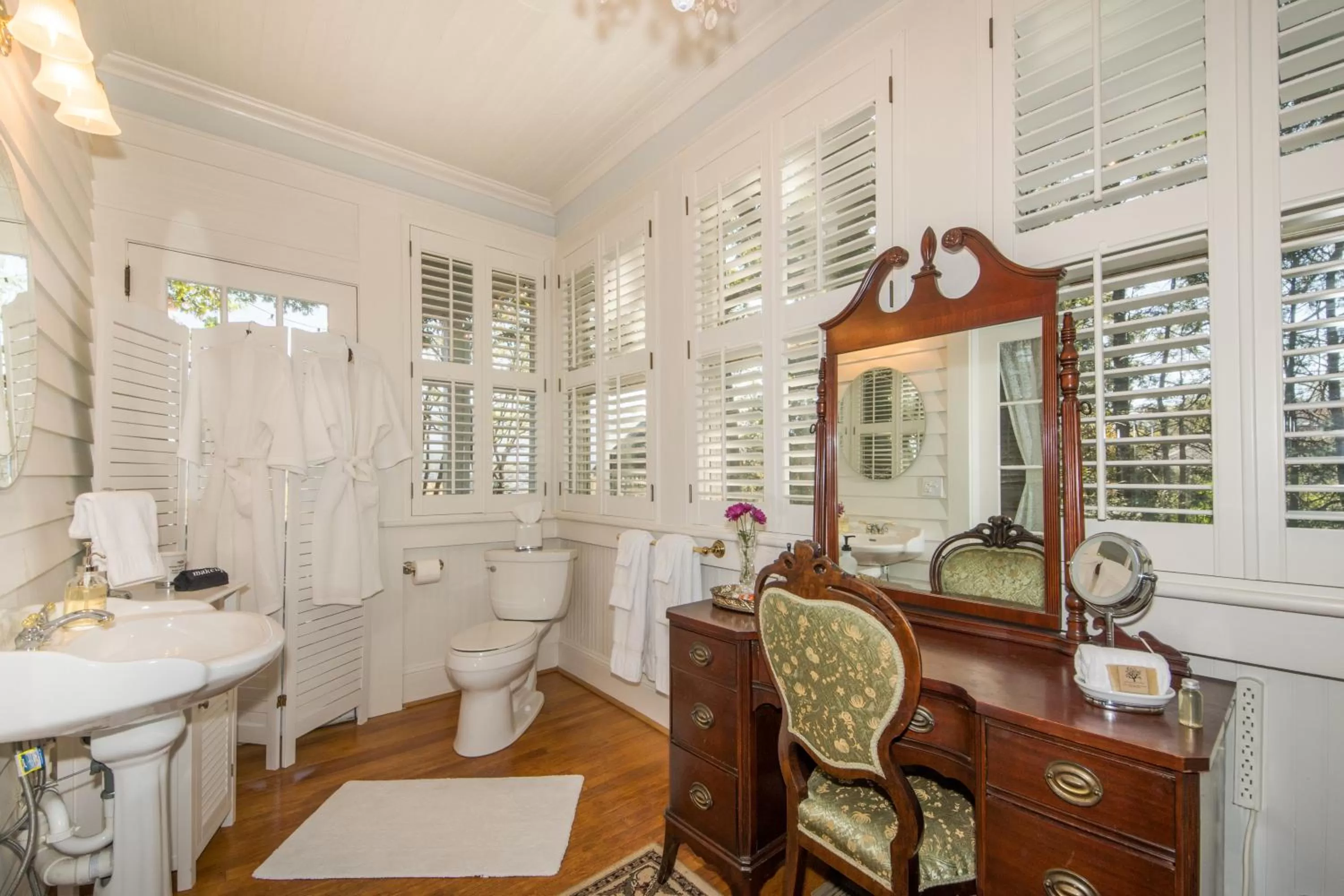 Bathroom in Oak Hill On Love Lane Bed and Breakfast Inn