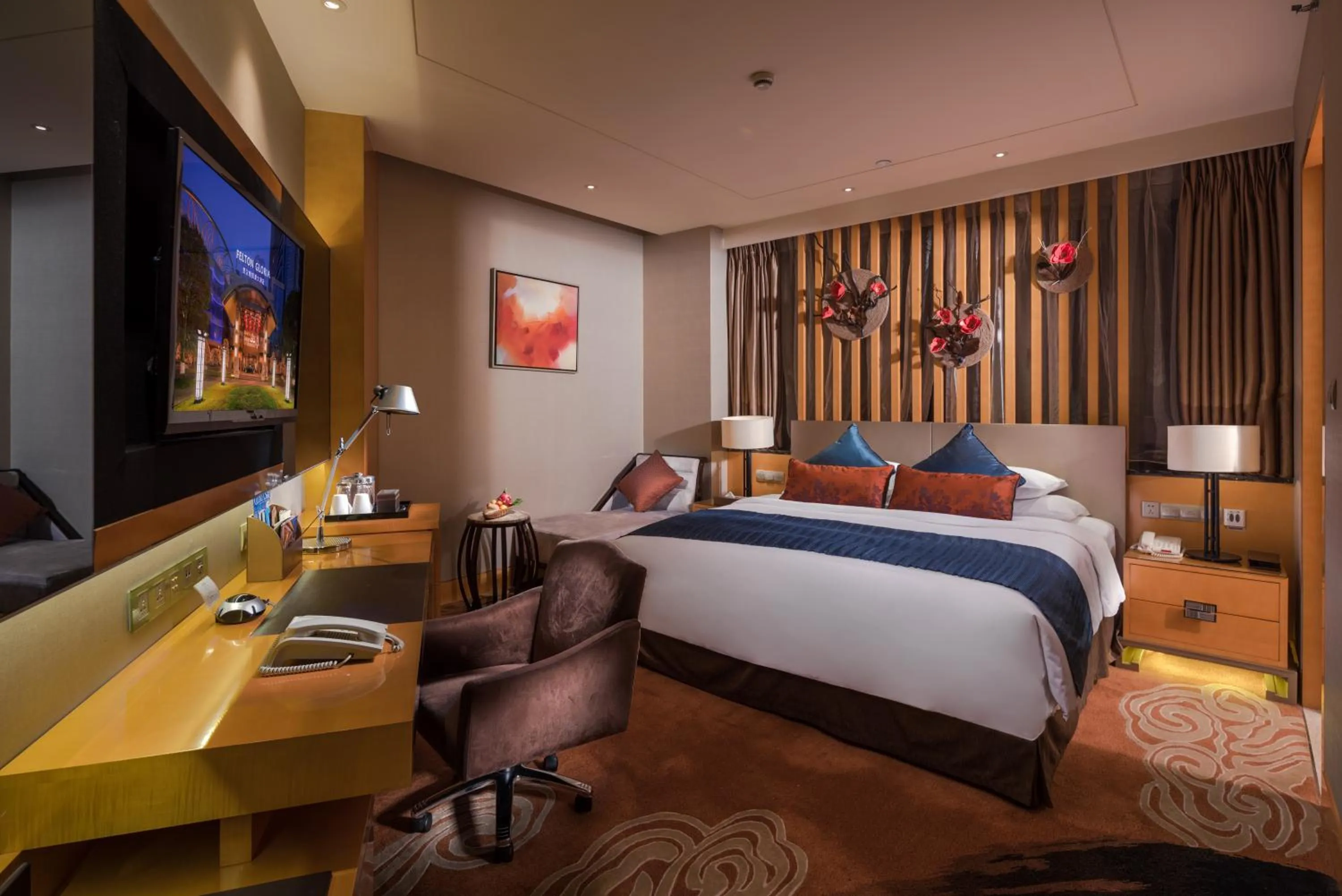 Photo of the whole room, Bed in Felton Grand Hotel Chengdu