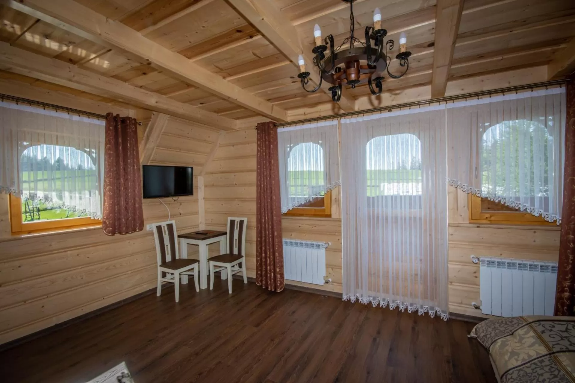 Photo of the whole room in Podhalanski Dworek z Jacuzzi