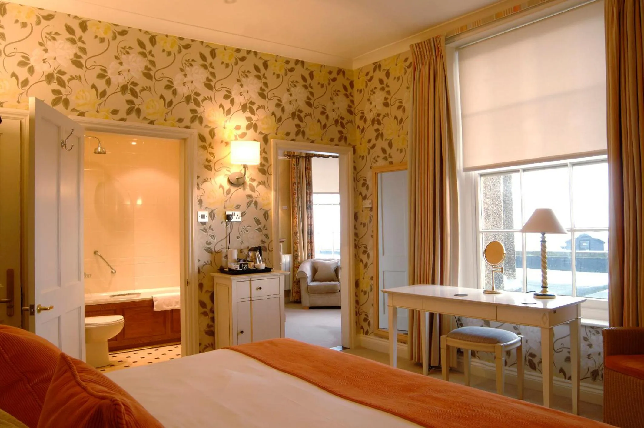 Bedroom, Bed in Wentworth Hotel