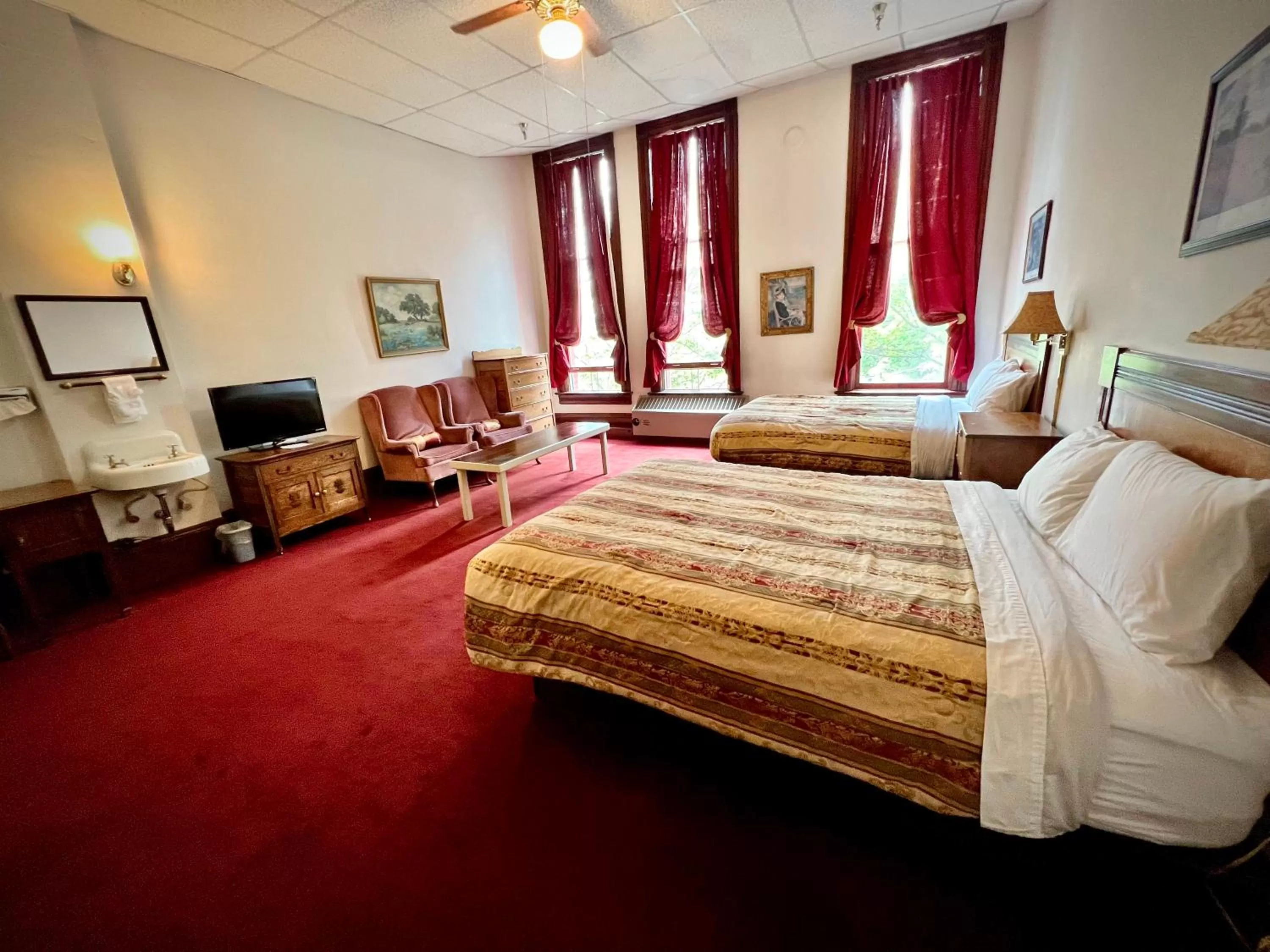 Bed in The Monarch Hotel