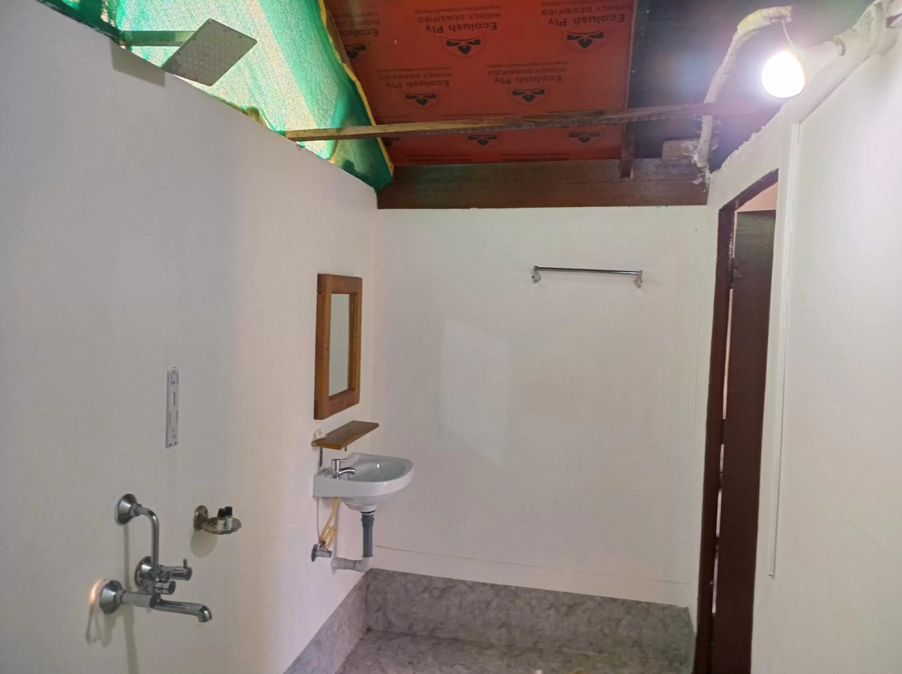 Bathroom in Peace Garden Beach Resort