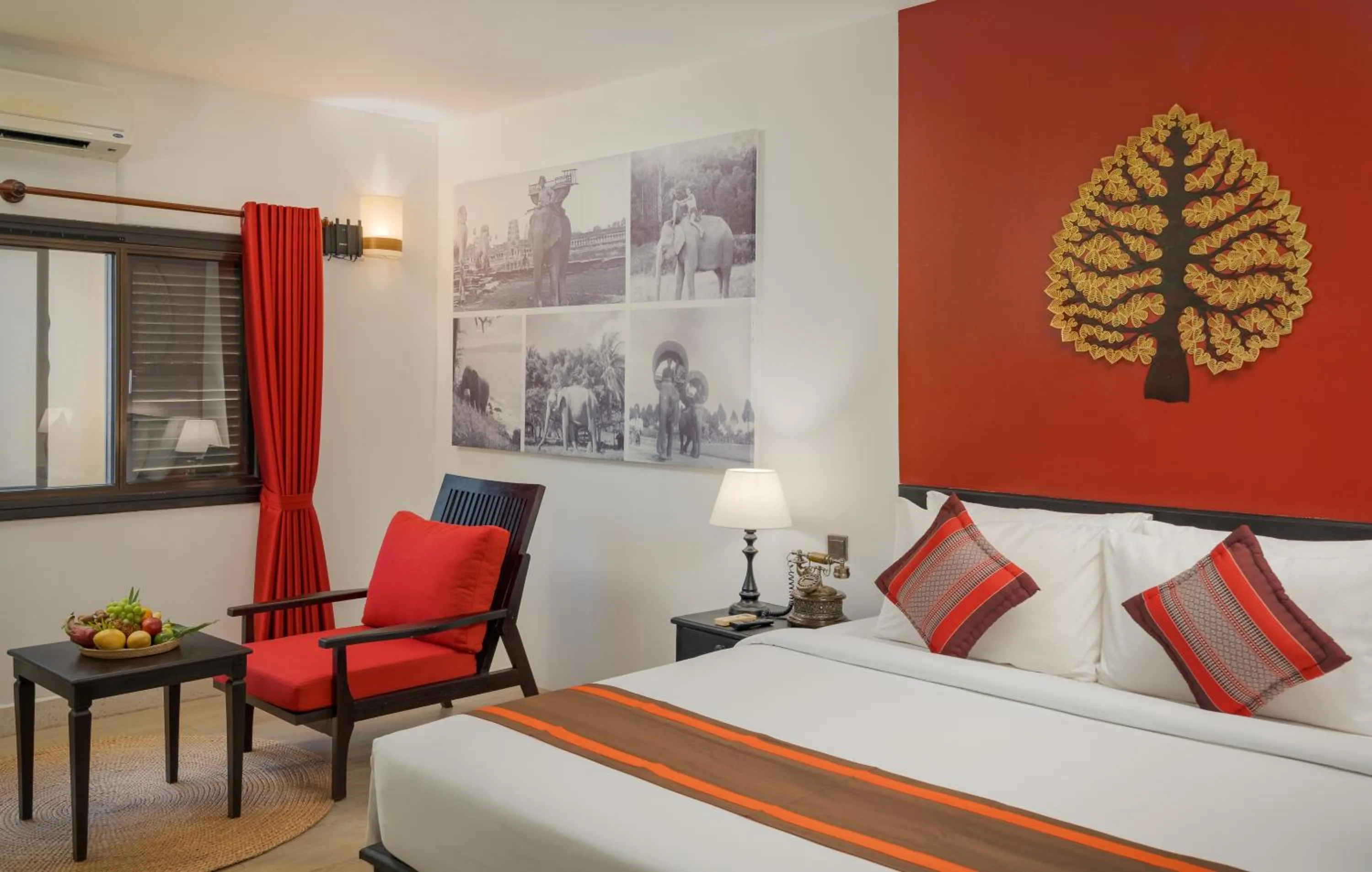 Bed in Pandora Suite D'Angkor