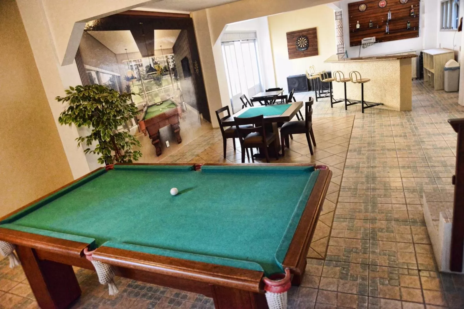 Game Room, Billiards in De Rose Palace Hotel