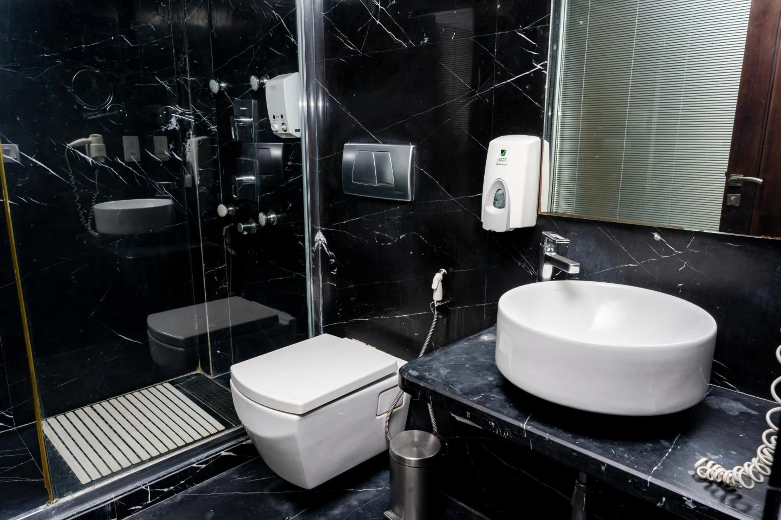 Bathroom in Hotel GODWIN DELUXE - New Delhi Railway Station - Paharganj