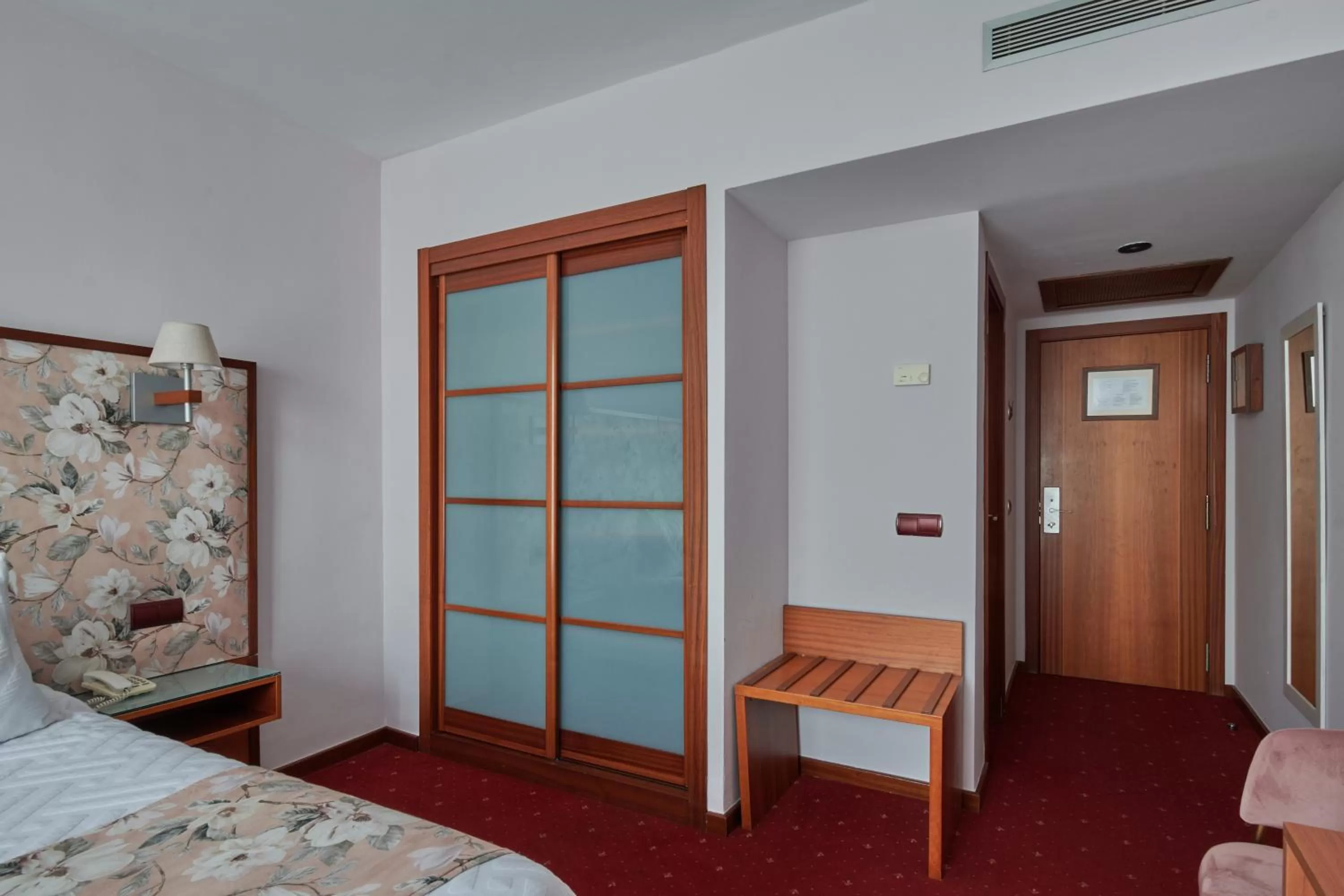 wardrobe, Bed in Ramblas Vendrell