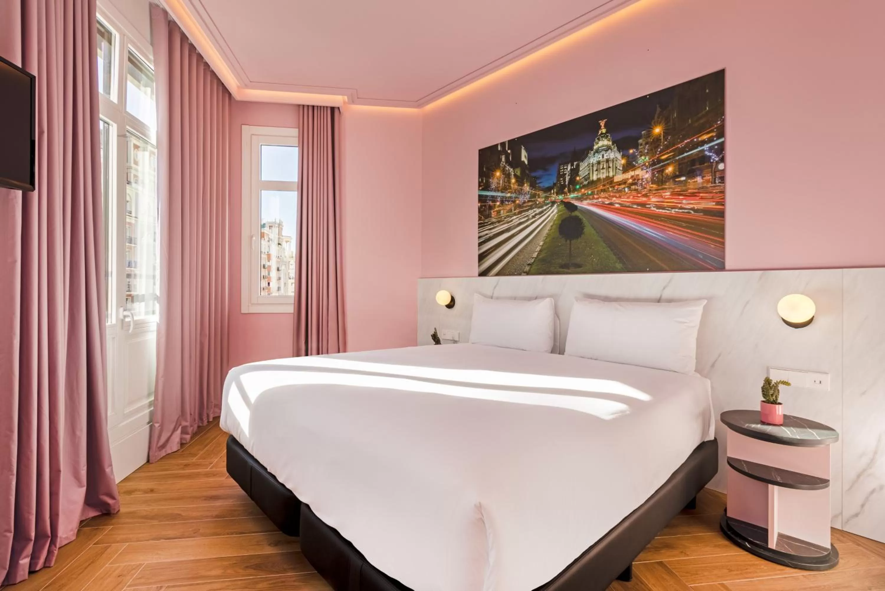 Bed in Ikonik Gran Vía