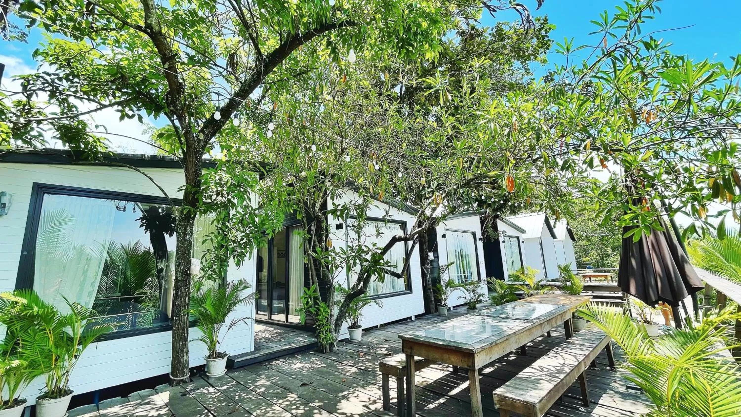 Dining area in Kampot Riverfront Boutique