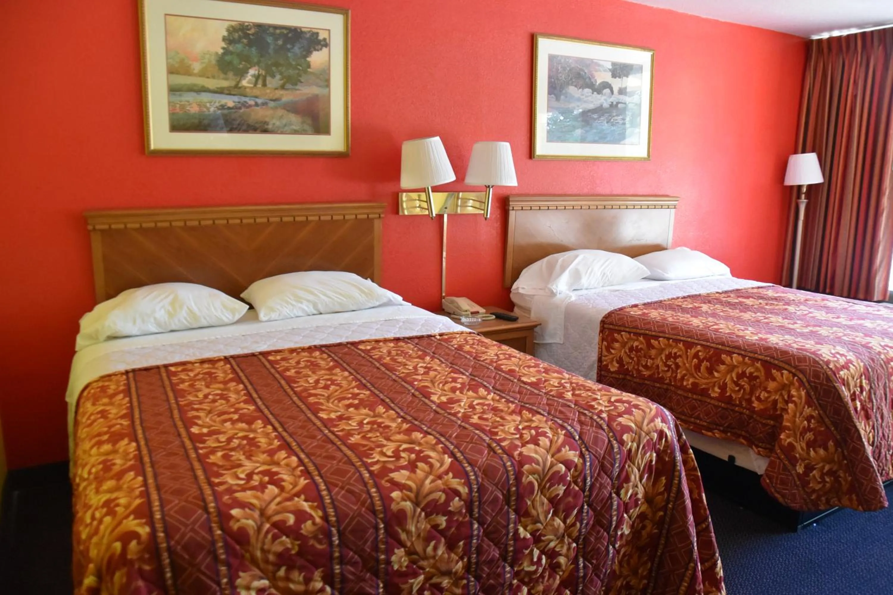 Bed in Homeplace Inn