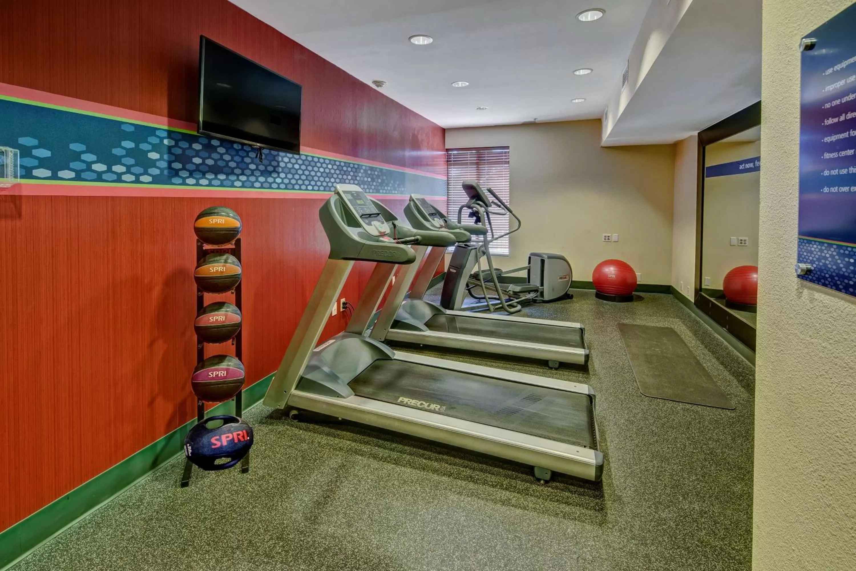 Fitness centre/facilities in Hampton Inn Savannah-I-95-North