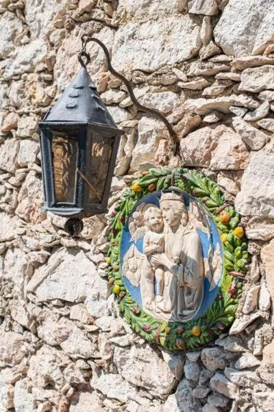 Decorative detail in ToviMar Apartments