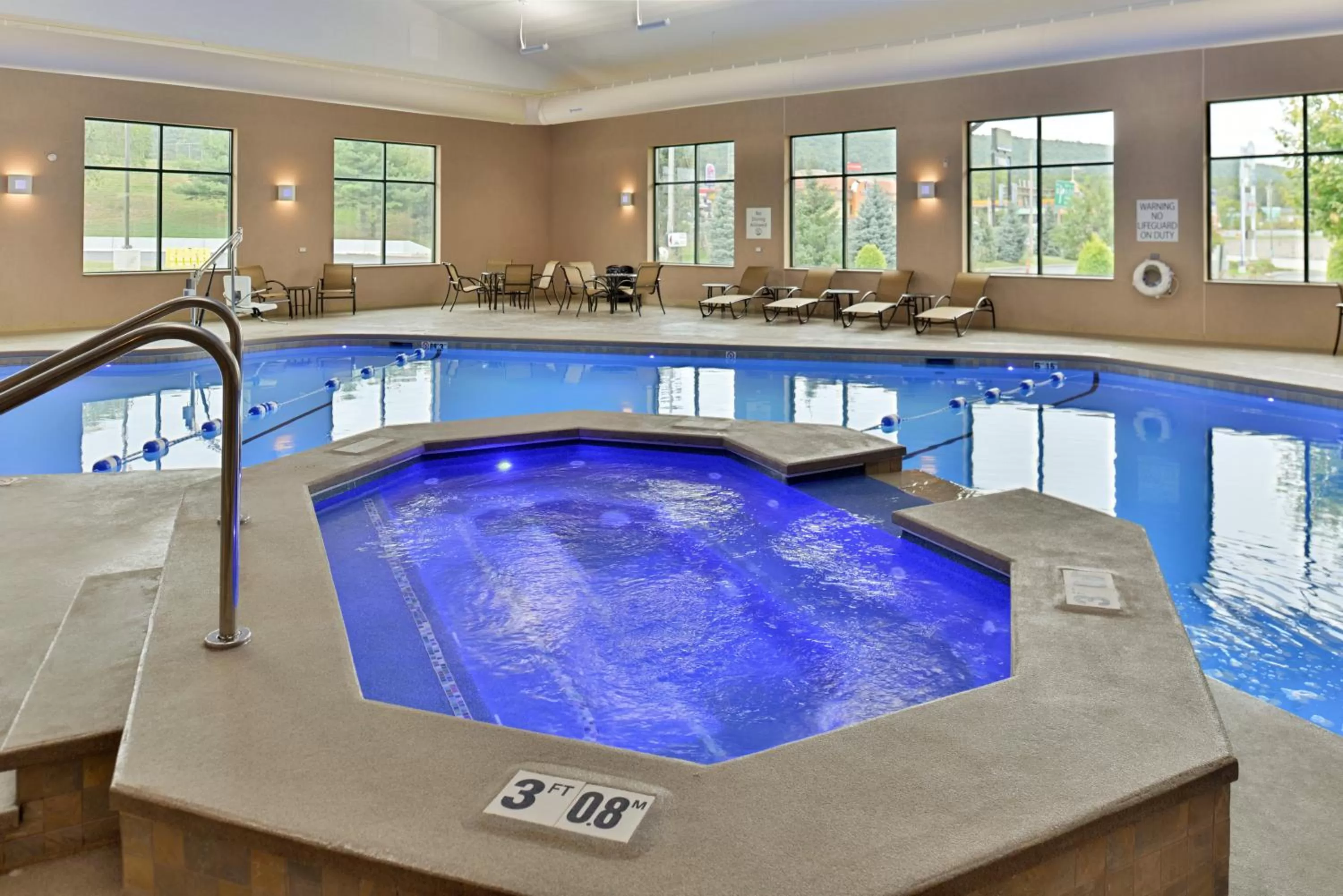 Swimming pool in Holiday Inn Express Breezewood by IHG