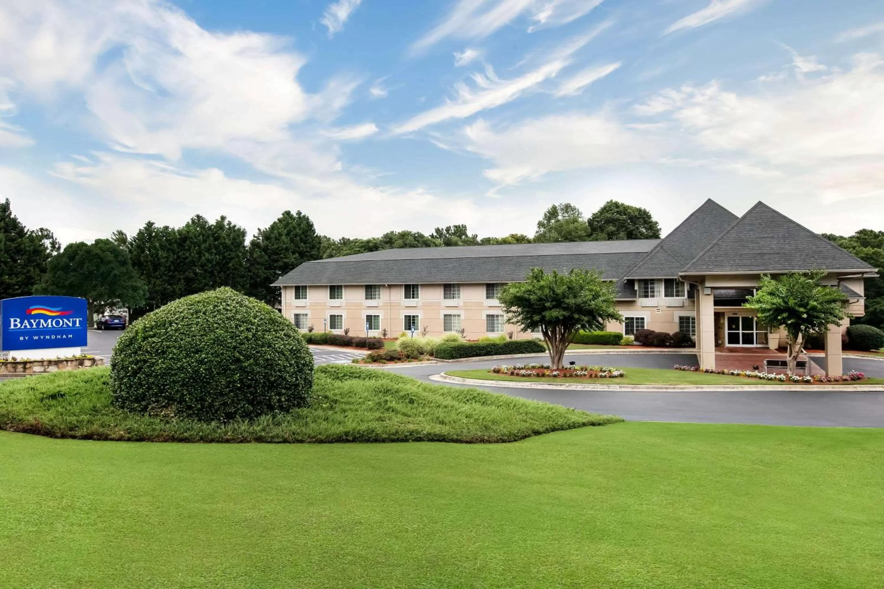 Property building in Baymont Inn & Suites Braselton