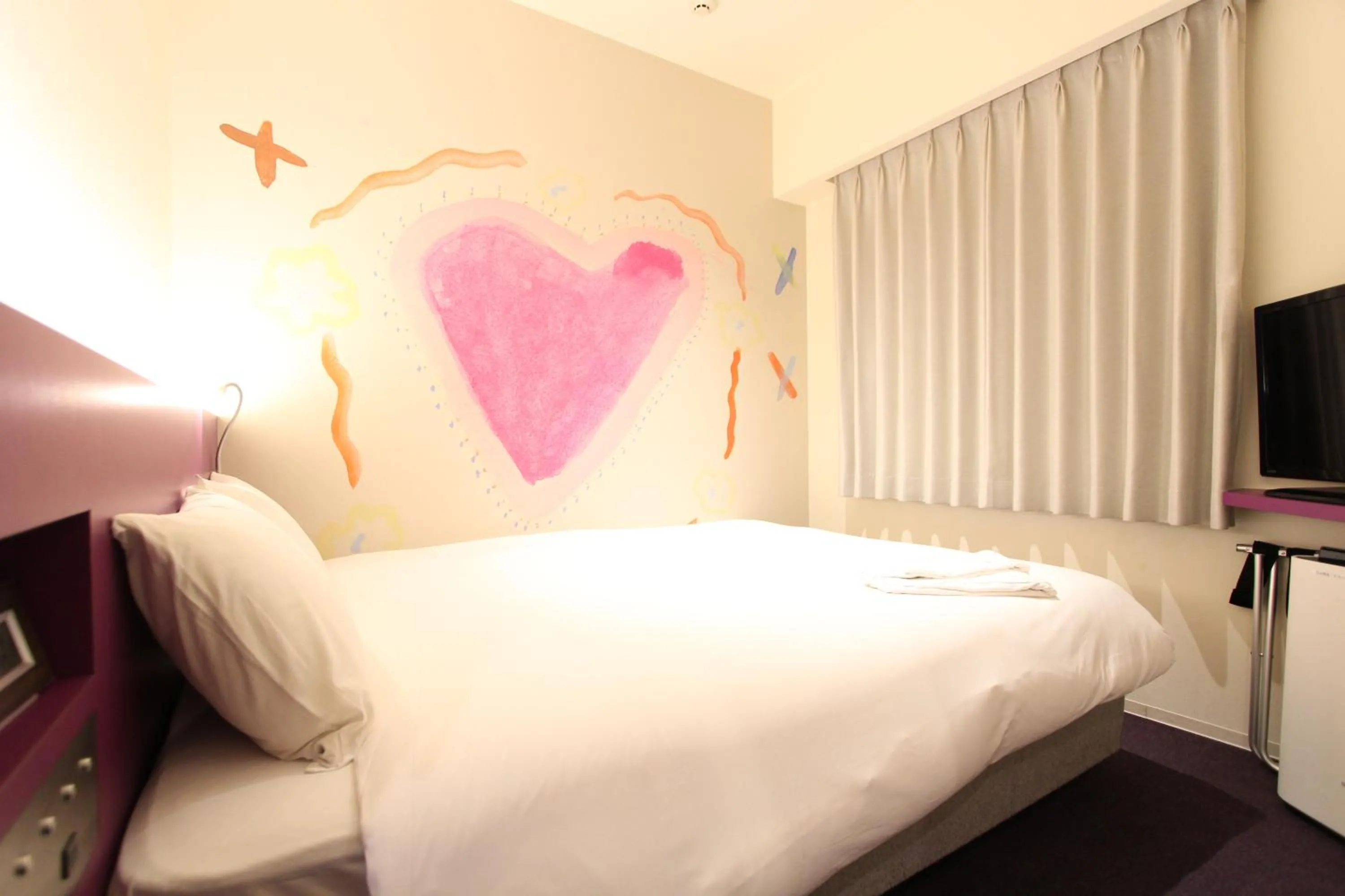 Communal lounge/ TV room, Bed in KOKO HOTEL Osaka Namba Ebisucho