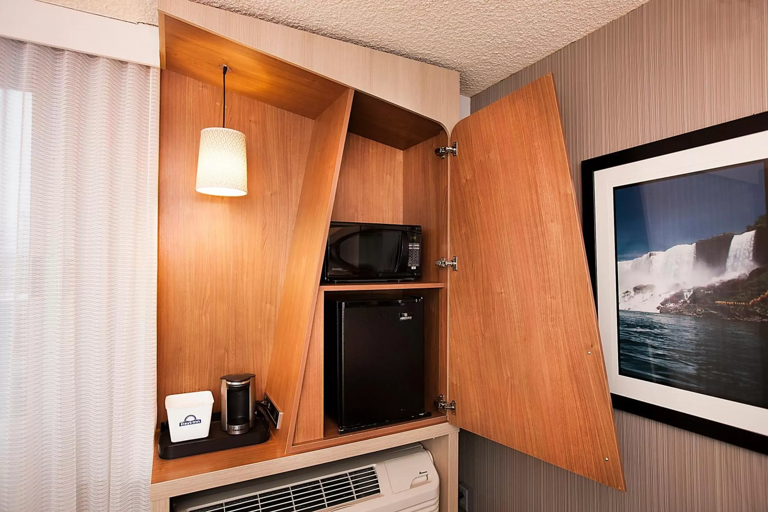 Queen Room with Two Queen Beds in Wyndham Garden at Niagara Falls Queen Room with Two Queen Beds in Wyndham Garden at Niagara Falls