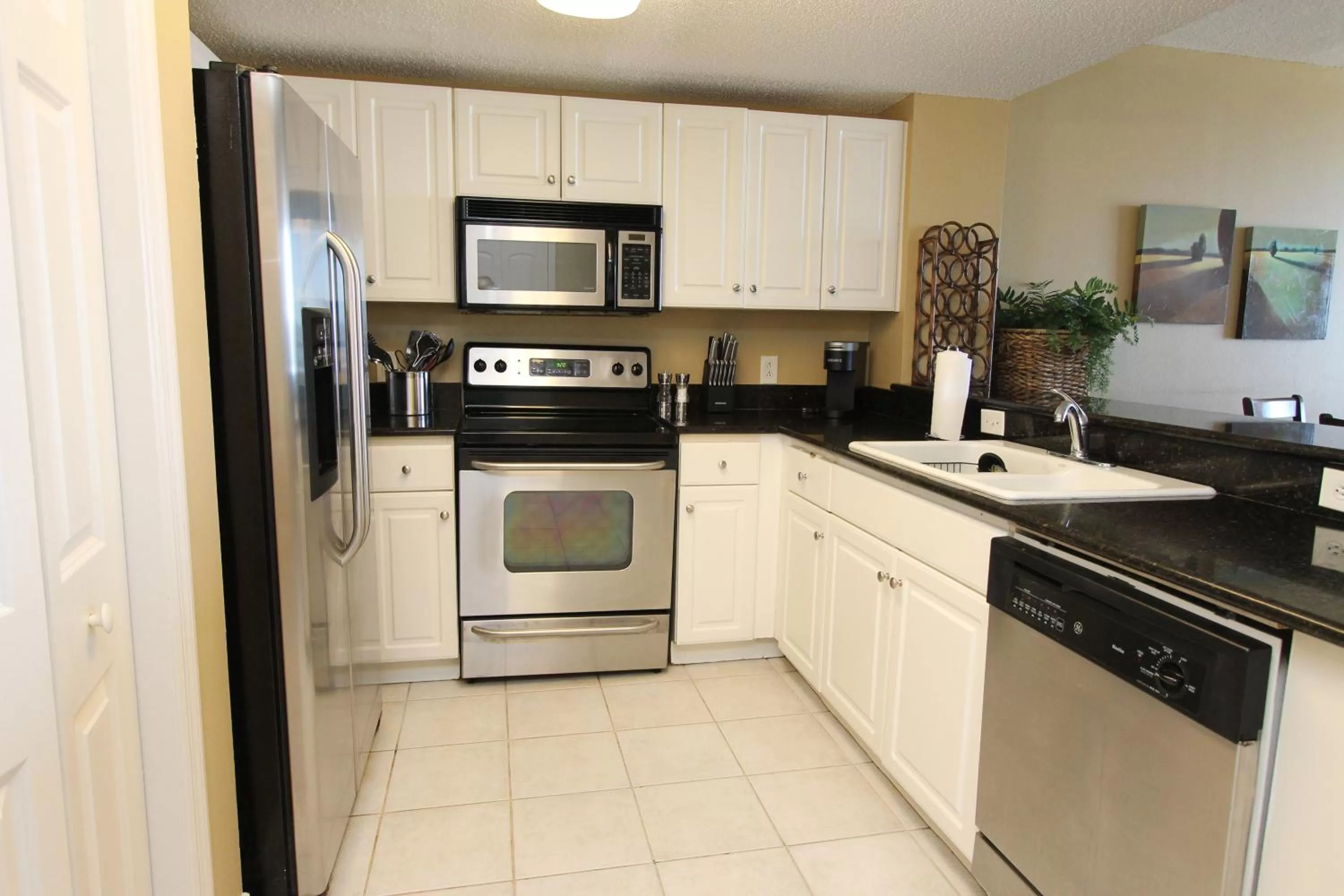 Kitchen or kitchenette, Kitchen/Kitchenette in Majestic Beach Resort, Panama City Beach, Fl