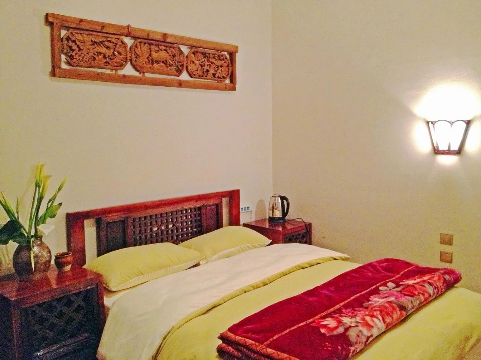 Decorative detail, Bed in The Lily Pad Inn