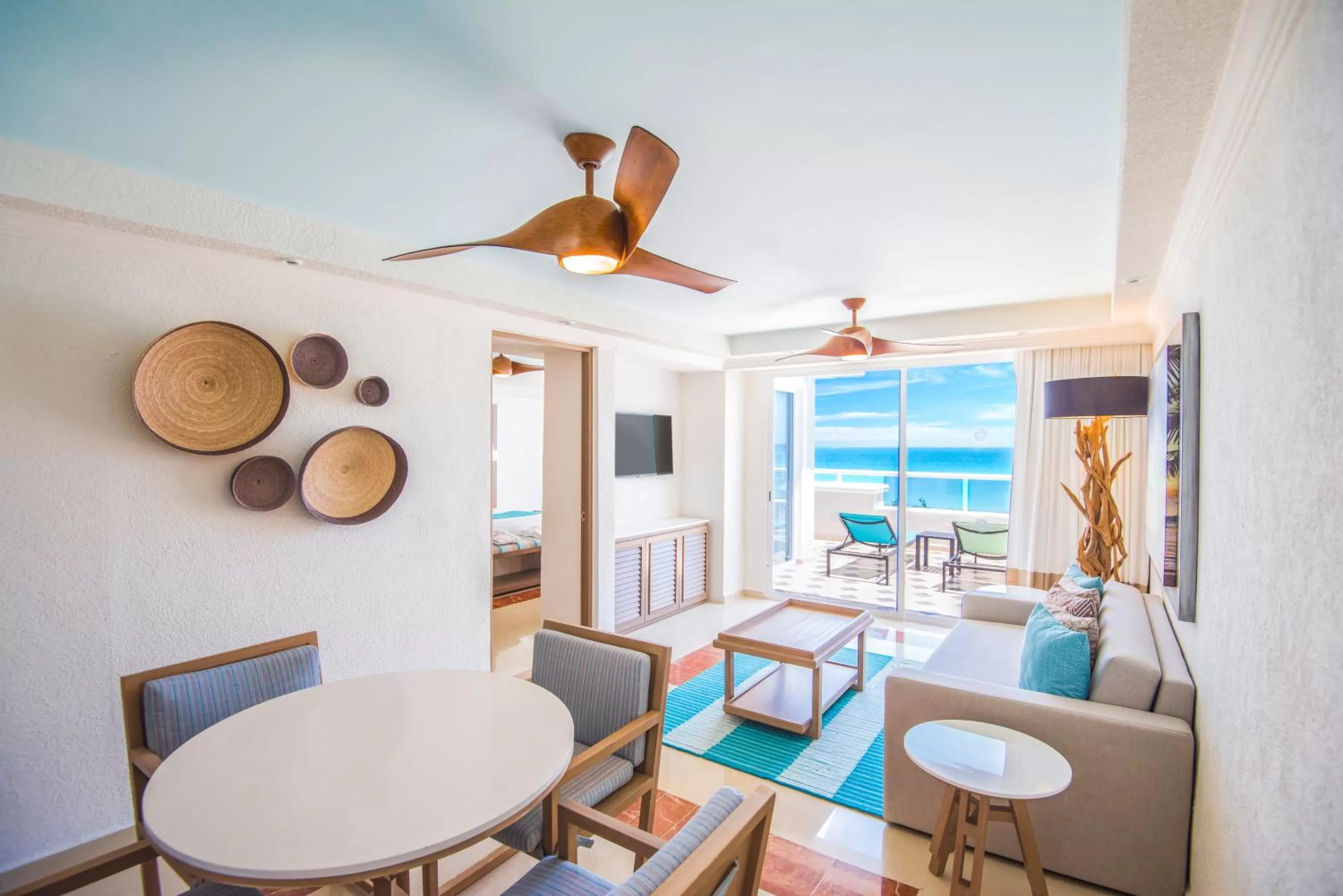 TV and multimedia in Sunscape Cancun All-Inclusive Resort & Spa by Hyatt